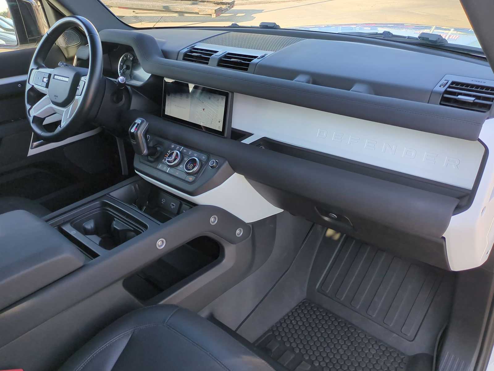 Thumbnail: 2023 Land Rover Defender - 30