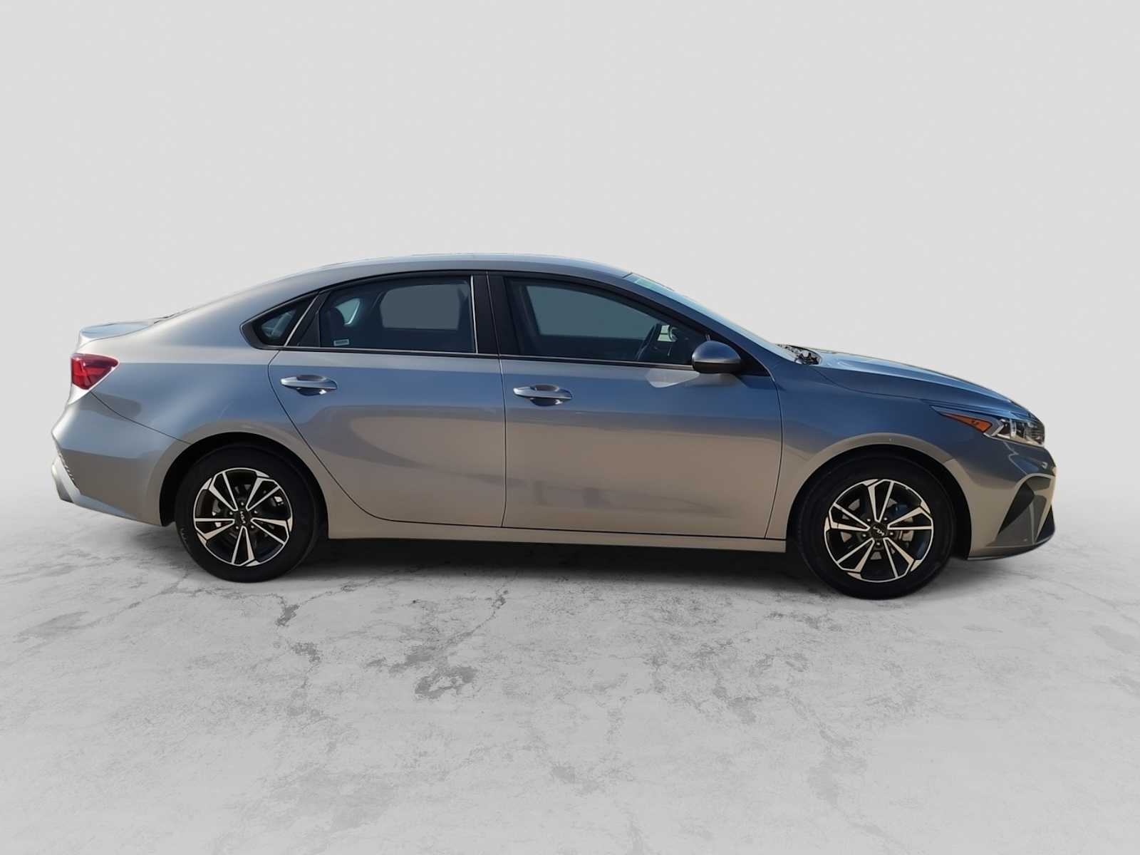 Thumbnail: 2024 Kia Forte - 9