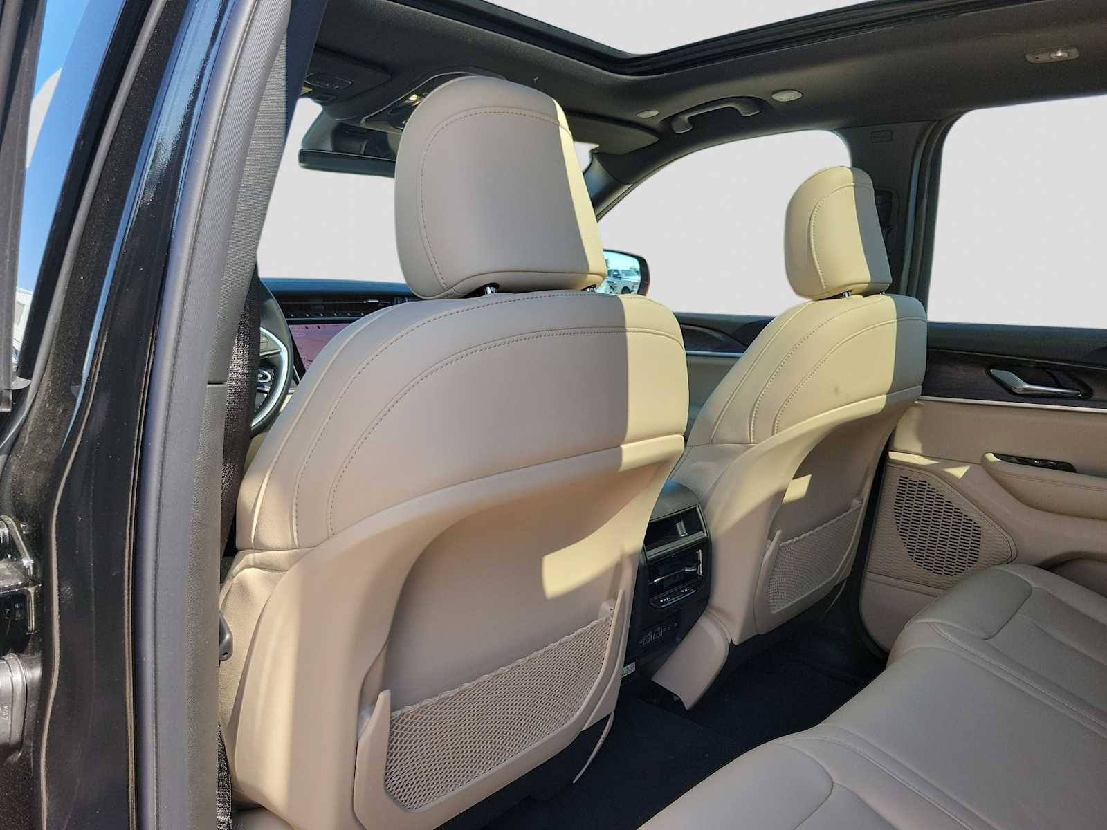 Thumbnail: 2025 Jeep Grand Cherokee - 12