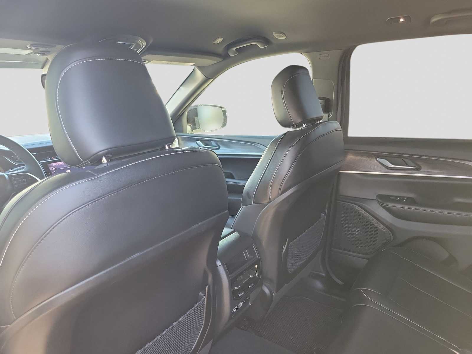 Thumbnail: 2024 Jeep Grand Cherokee - 8