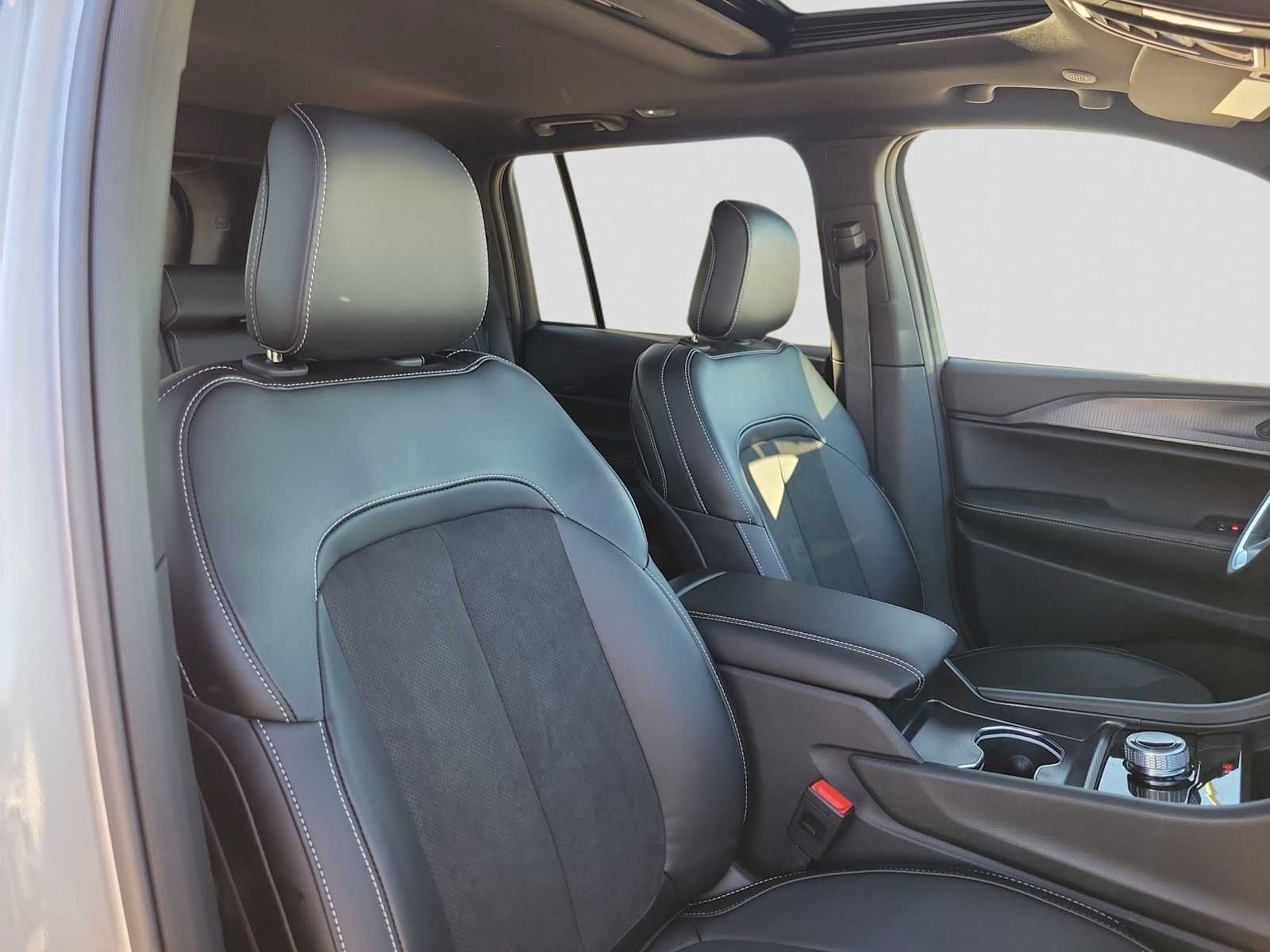 Thumbnail: 2025 Jeep Grand Cherokee - 14