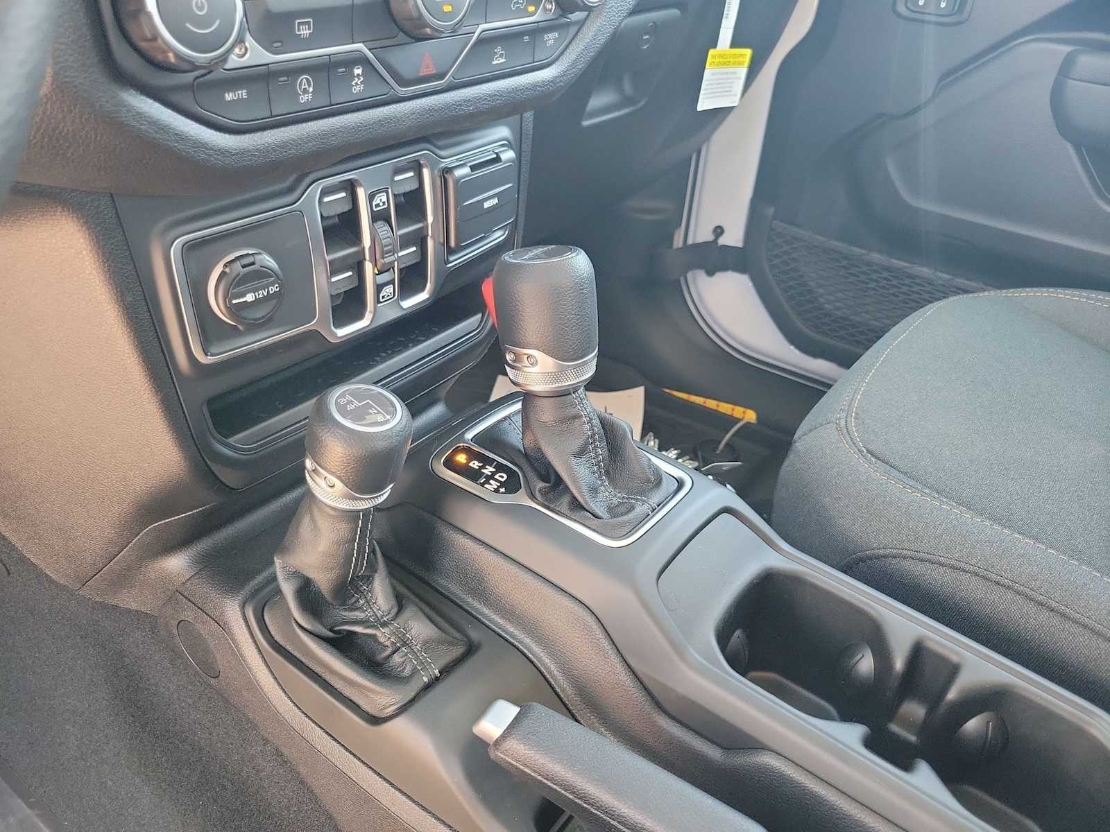 Thumbnail: 2026 Jeep Gladiator - 21