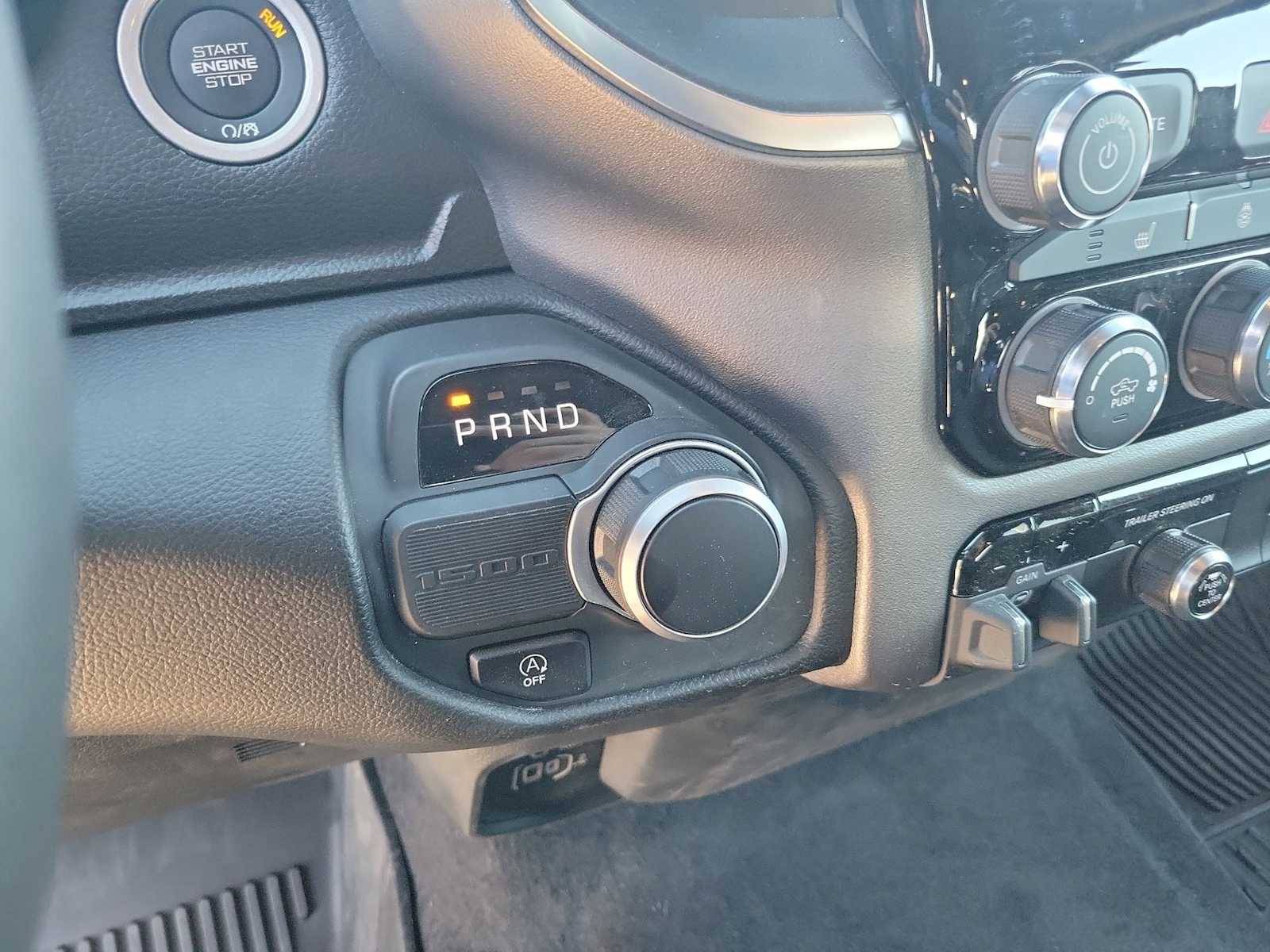 Thumbnail: 2025 RAM 1500 - 18