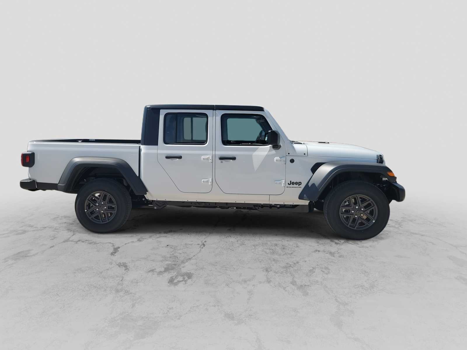 Thumbnail: 2026 Jeep Gladiator - 9
