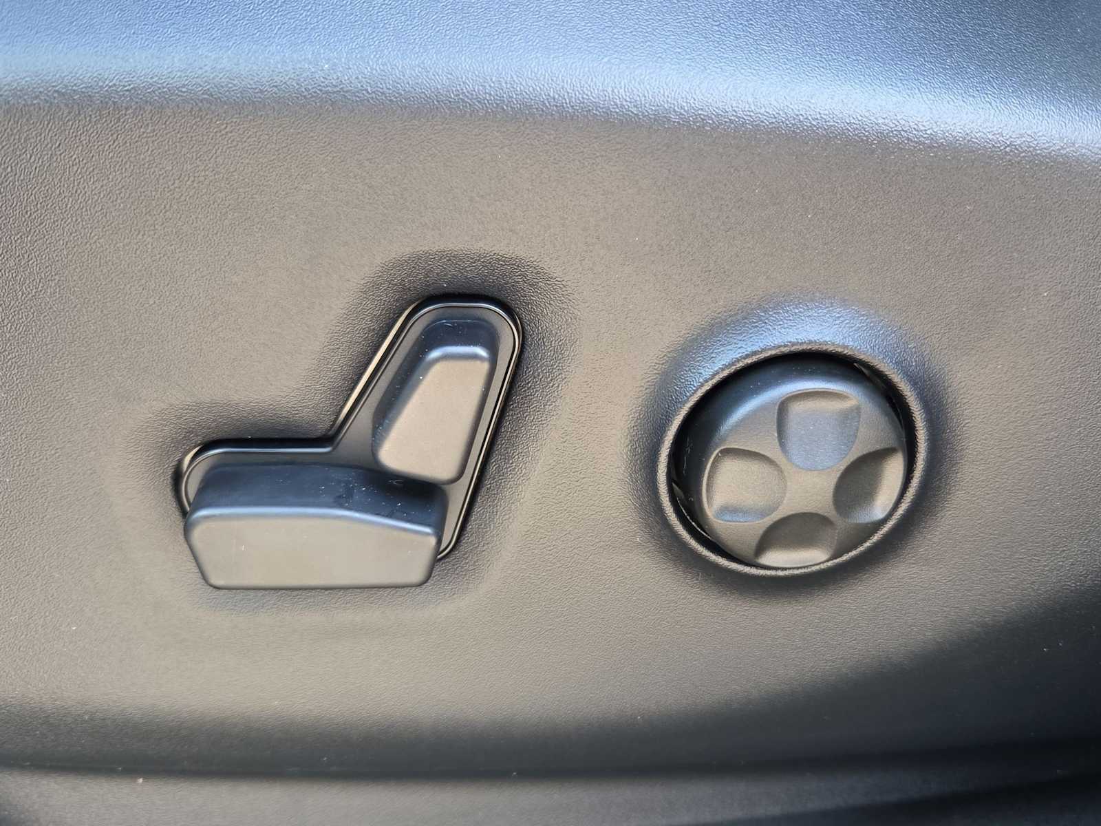 Thumbnail: 2026 Chrysler Pacifica - 14