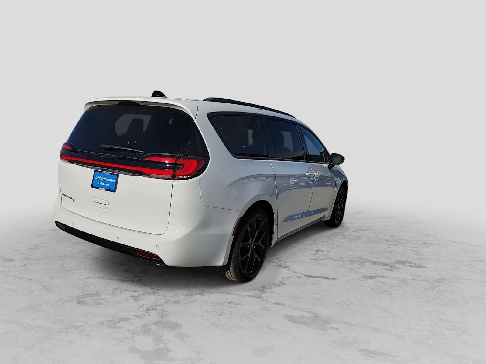 Thumbnail: 2026 Chrysler Pacifica - 9