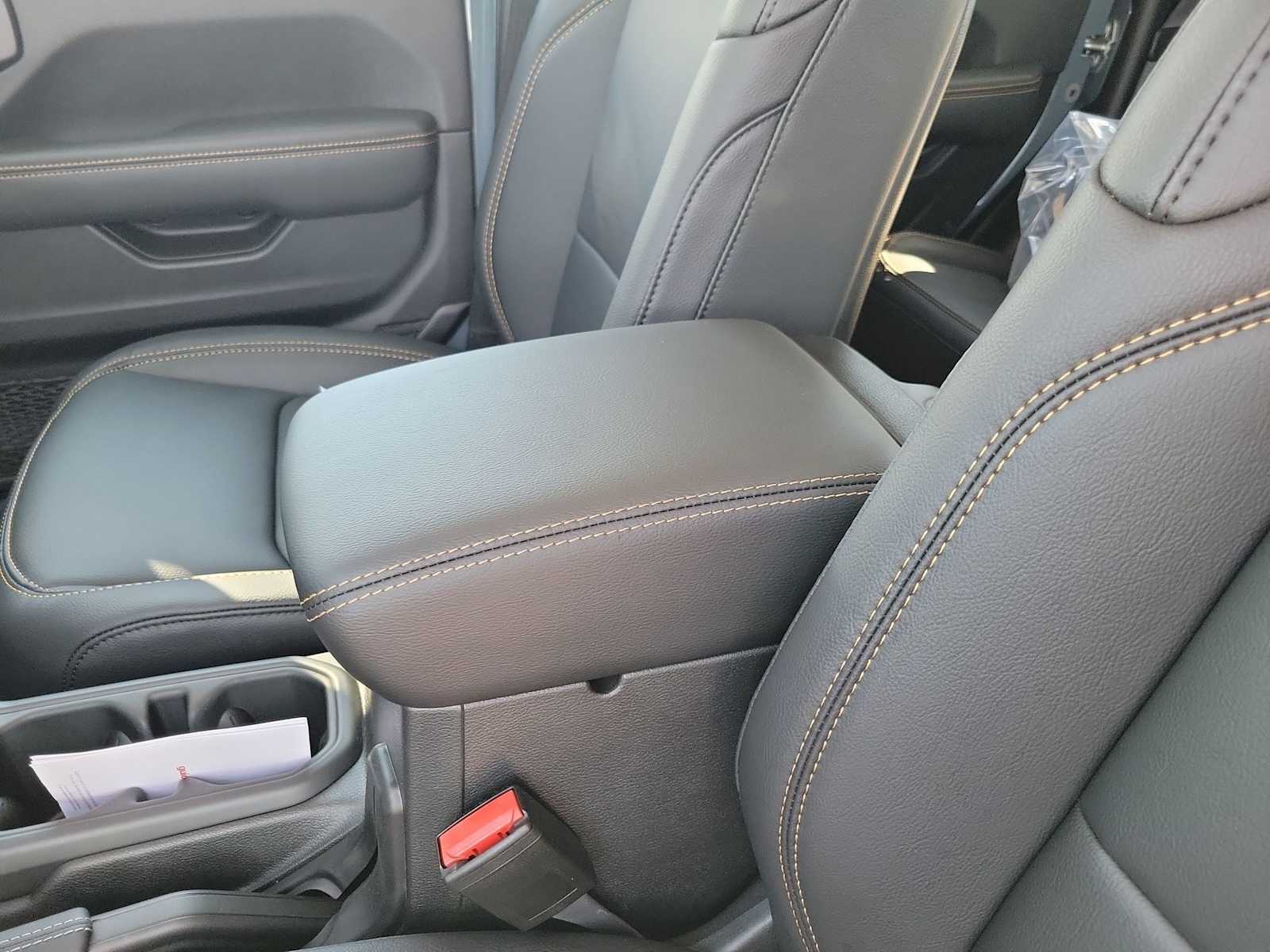 Thumbnail: 2025 Jeep Gladiator - 16