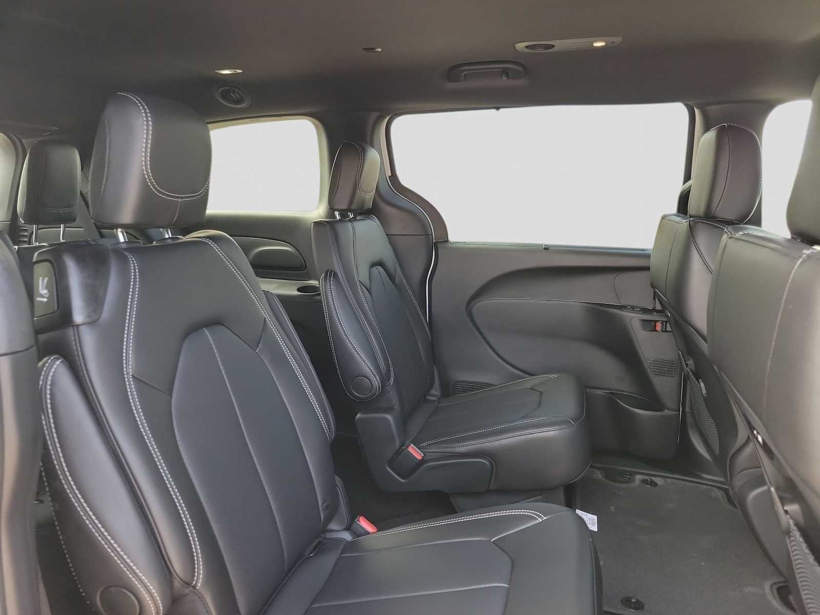 Thumbnail: 2026 Chrysler Pacifica - 17