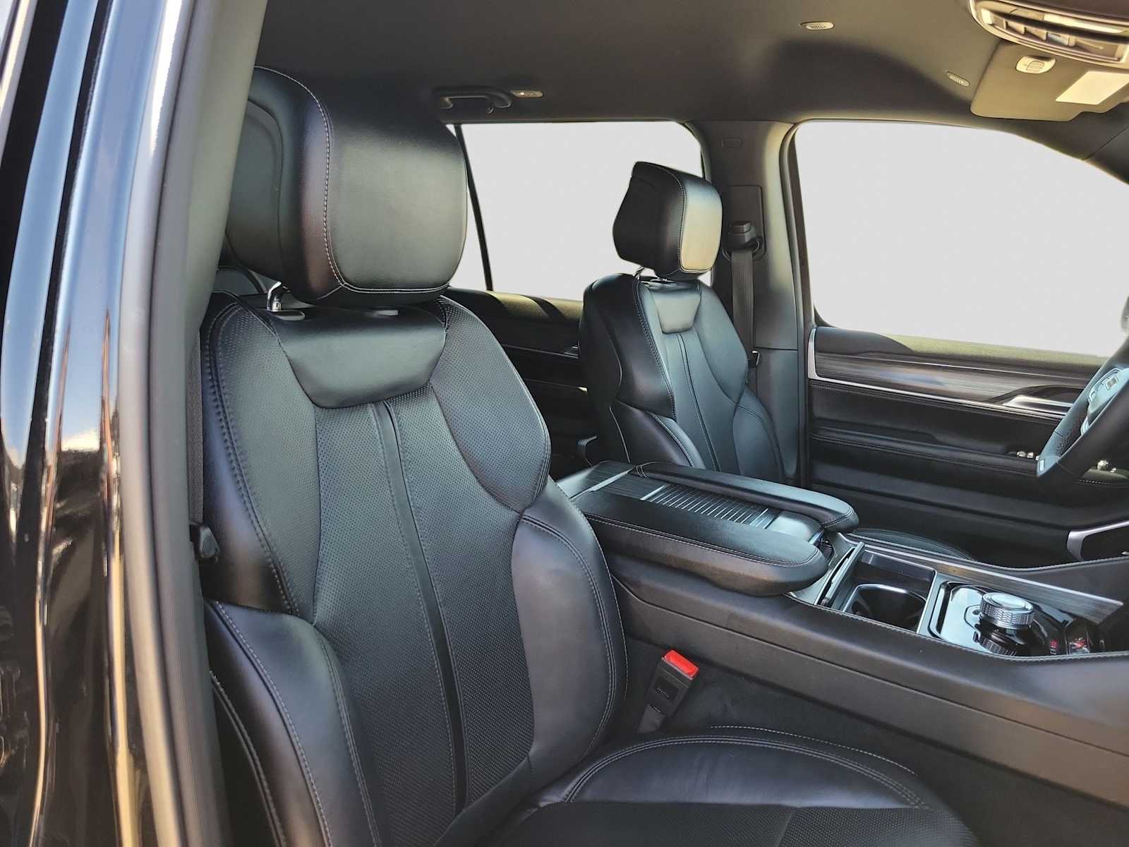 Thumbnail: 2024 Jeep Wagoneer - 18