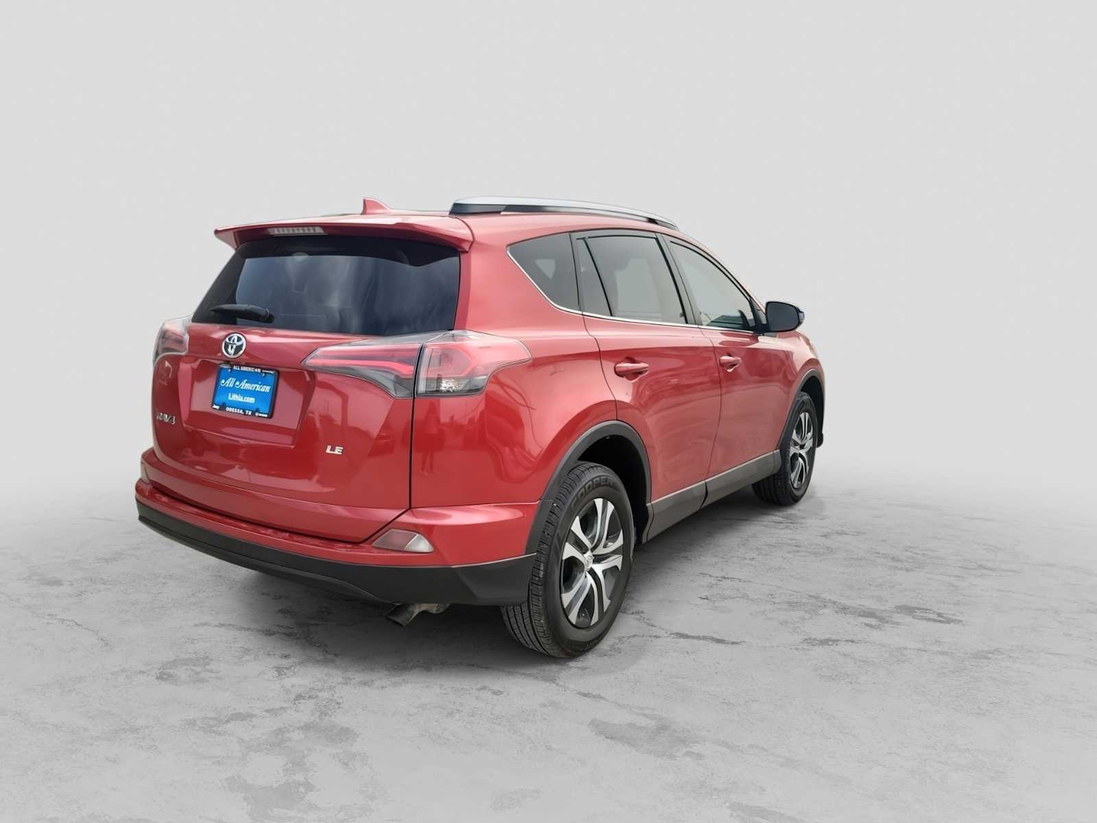Thumbnail: 2017 Toyota RAV4 - 8