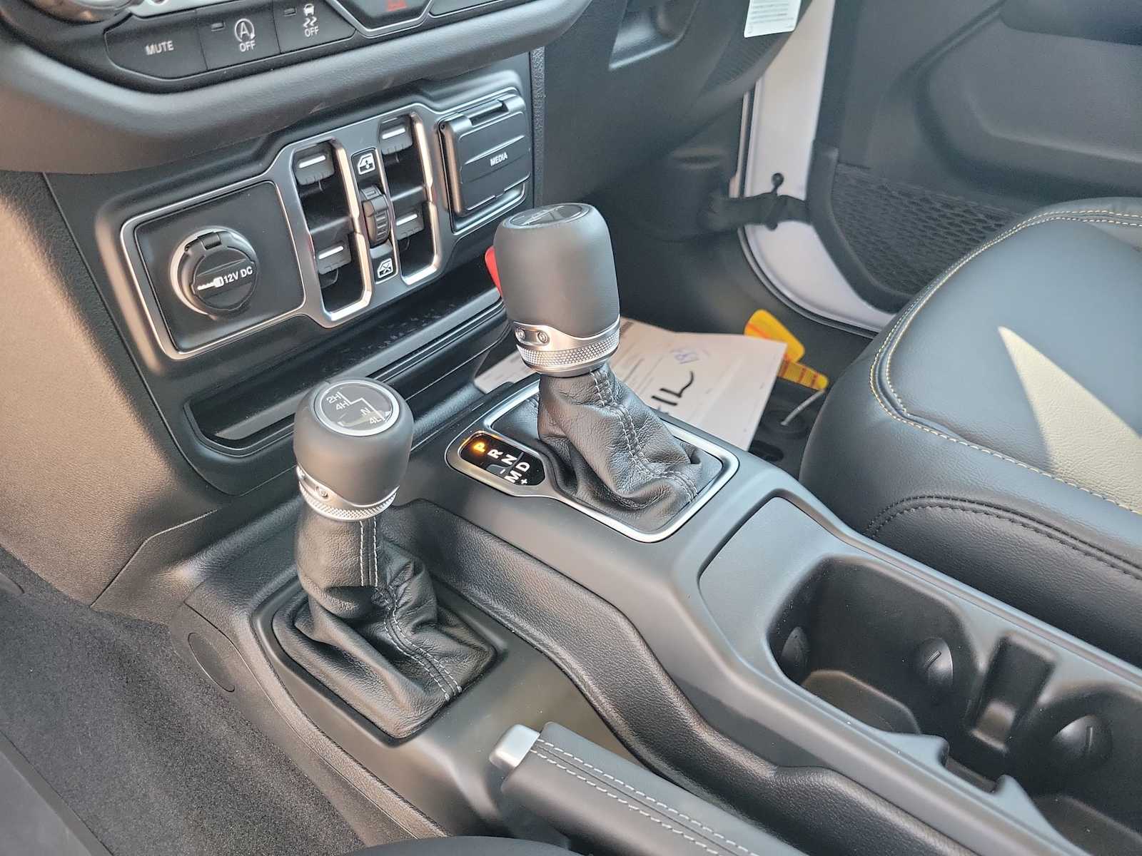 Thumbnail: 2025 Jeep Gladiator - 17