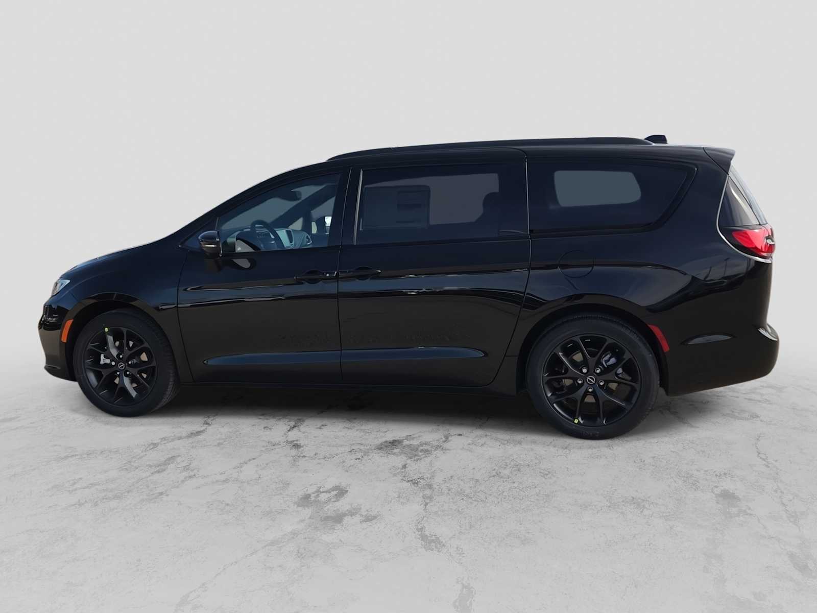 Thumbnail: 2026 Chrysler Pacifica - 3