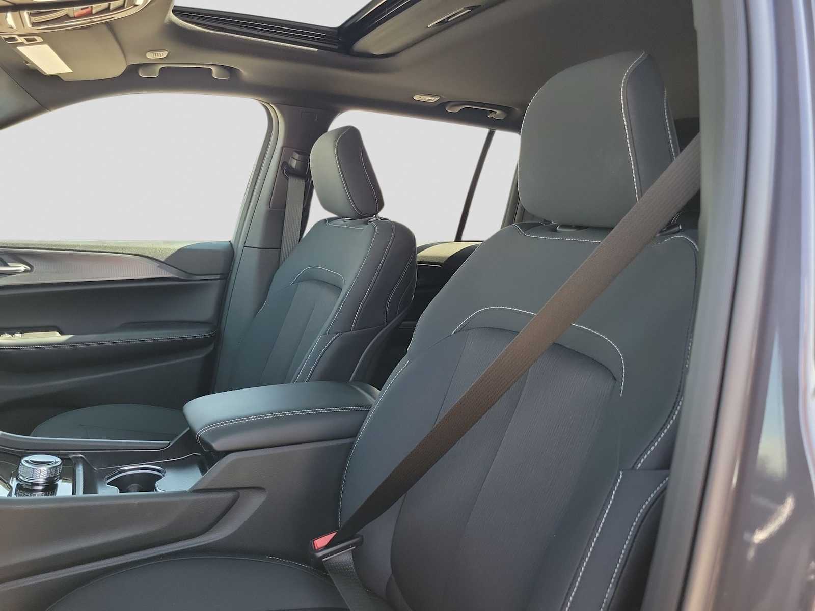 Thumbnail: 2026 Jeep Grand Cherokee - 15