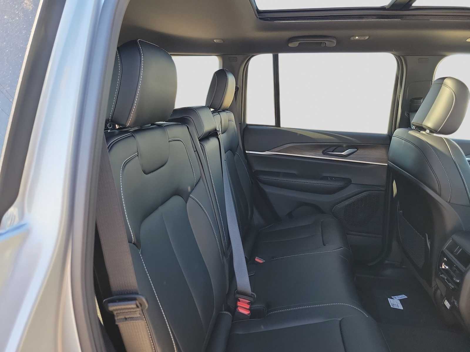 Thumbnail: 2025 Jeep Grand Cherokee - 13