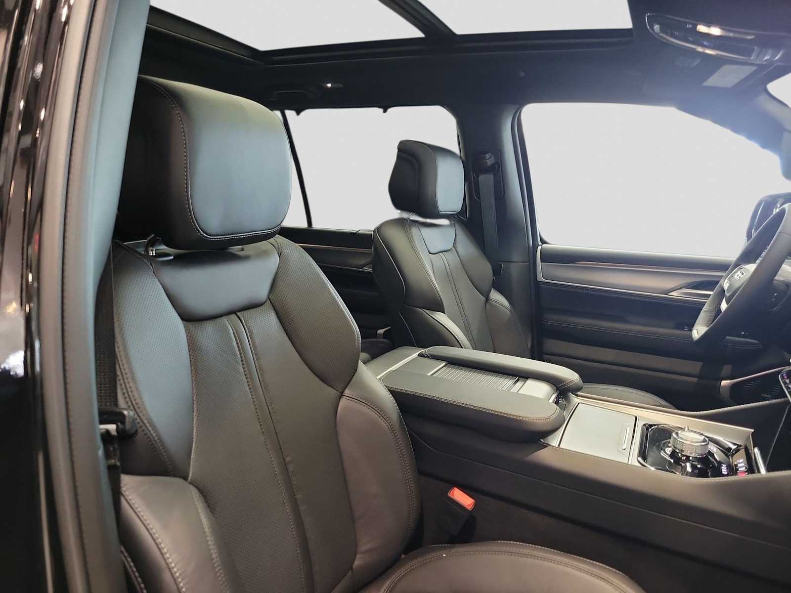 Thumbnail: 2026 Jeep Grand Wagoneer - 10