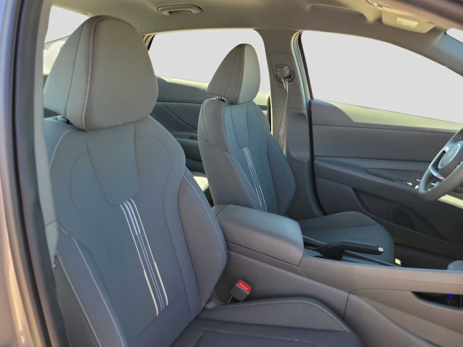 Thumbnail: 2024 Hyundai Elantra - 10