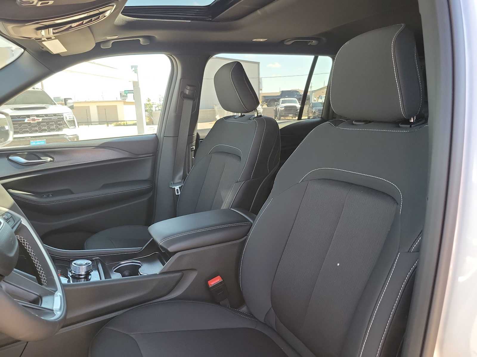Thumbnail: 2025 Jeep Grand Cherokee L - 11