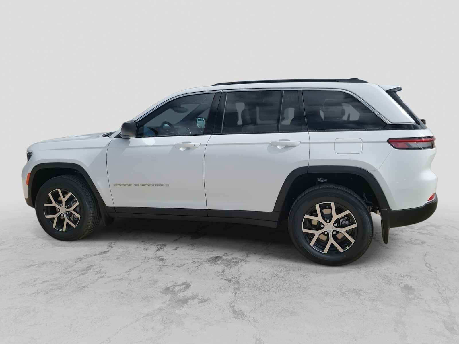 Thumbnail: 2025 Jeep Grand Cherokee - 3