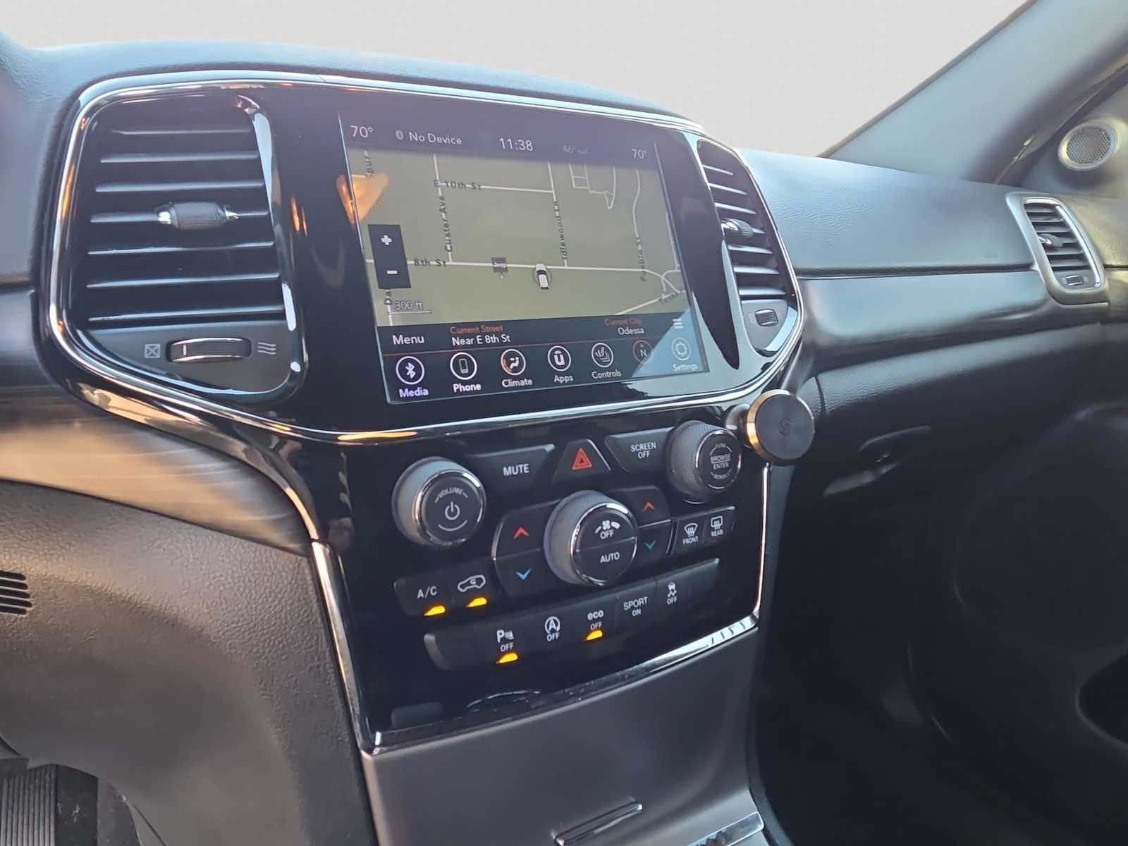 Thumbnail: 2019 Jeep Grand Cherokee - 17