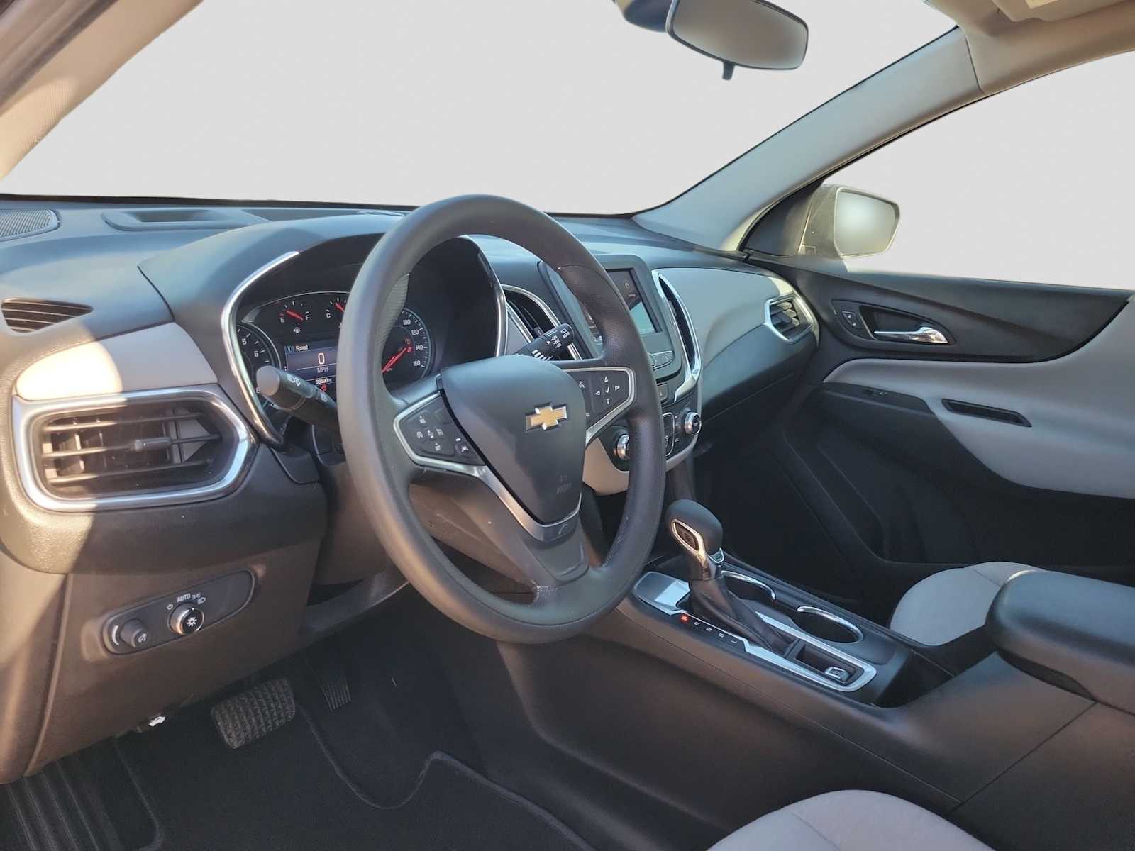 Thumbnail: 2022 Chevrolet Equinox - 10