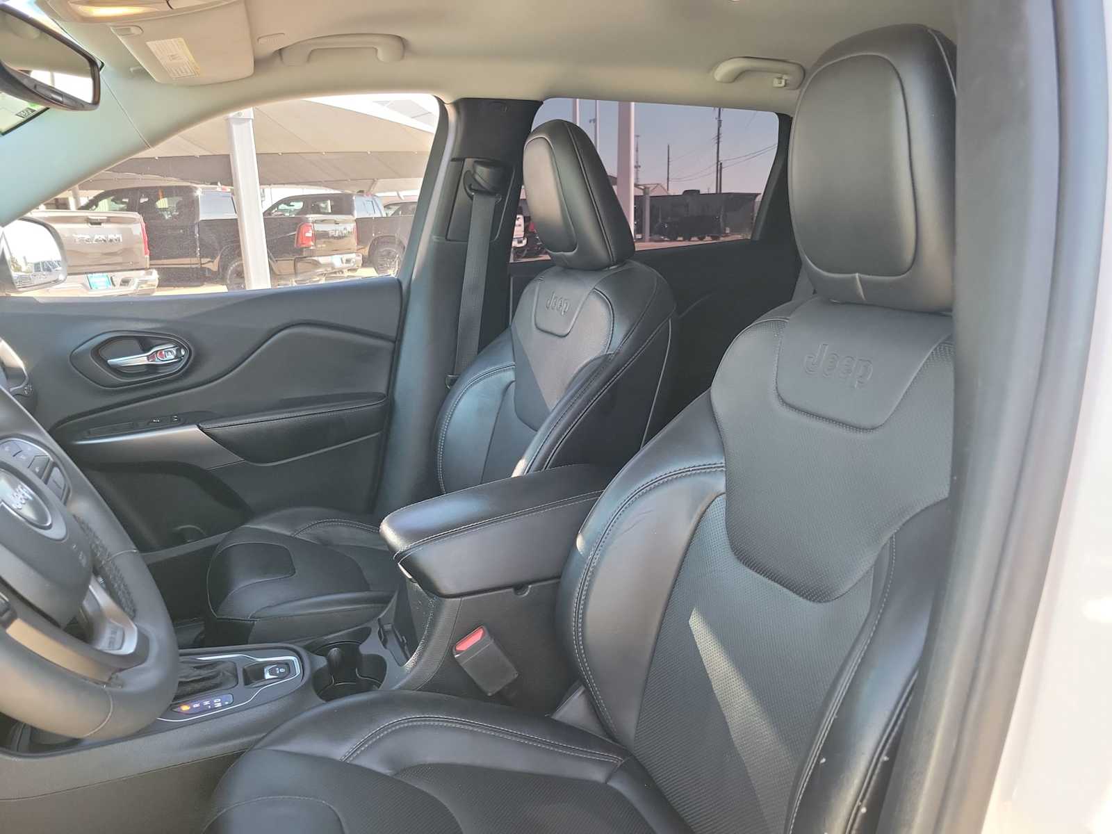 Thumbnail: 2022 Jeep Cherokee - 11