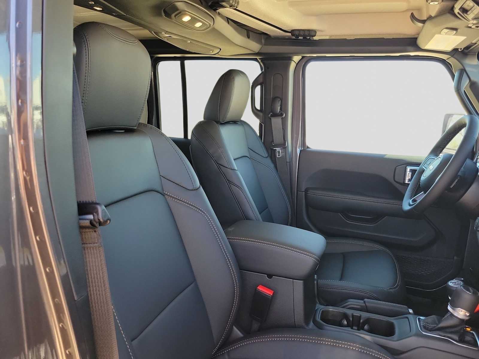 Thumbnail: 2026 Jeep Gladiator - 10