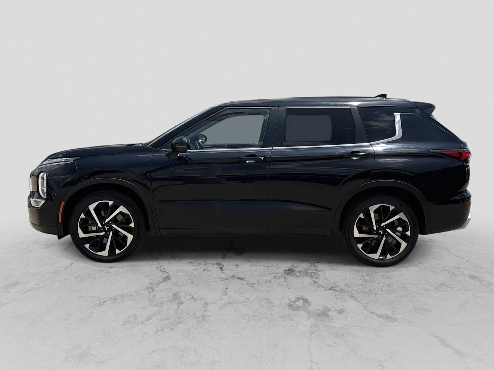 Thumbnail: 2024 Mitsubishi Outlander - 5