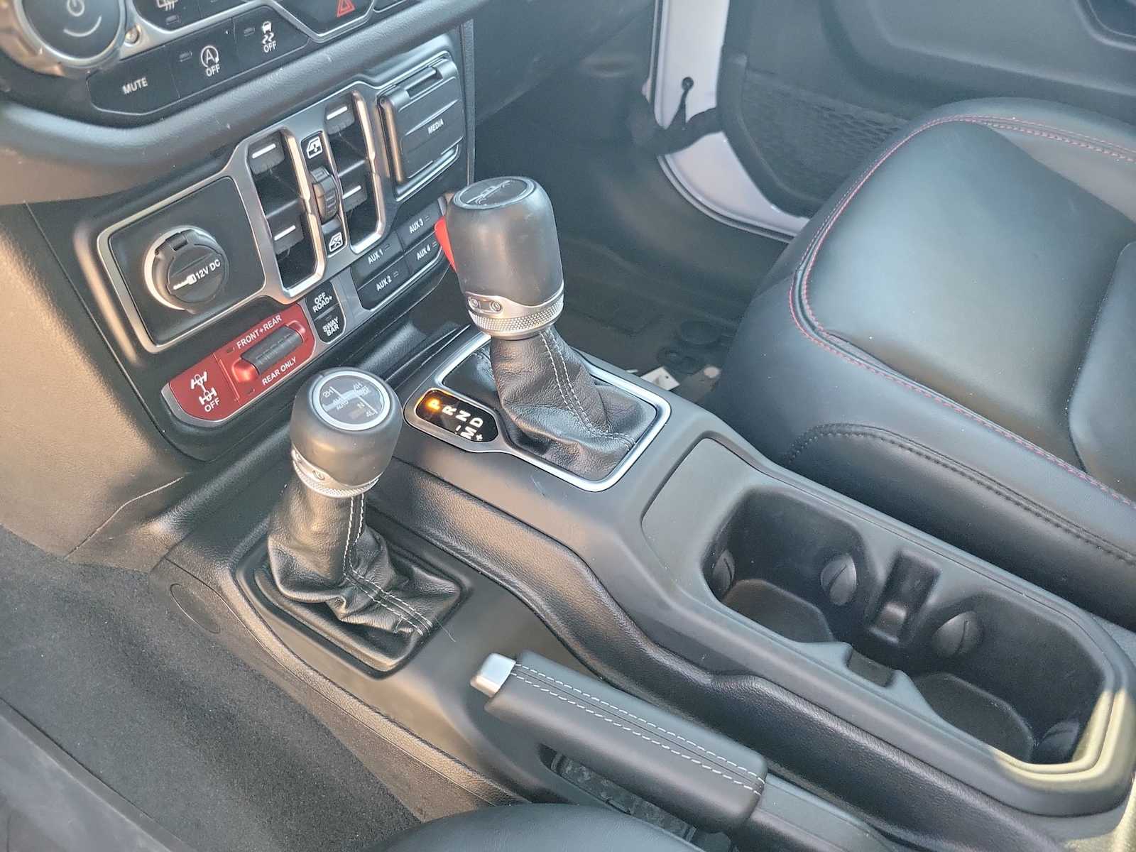 Thumbnail: 2024 Jeep Gladiator - 17