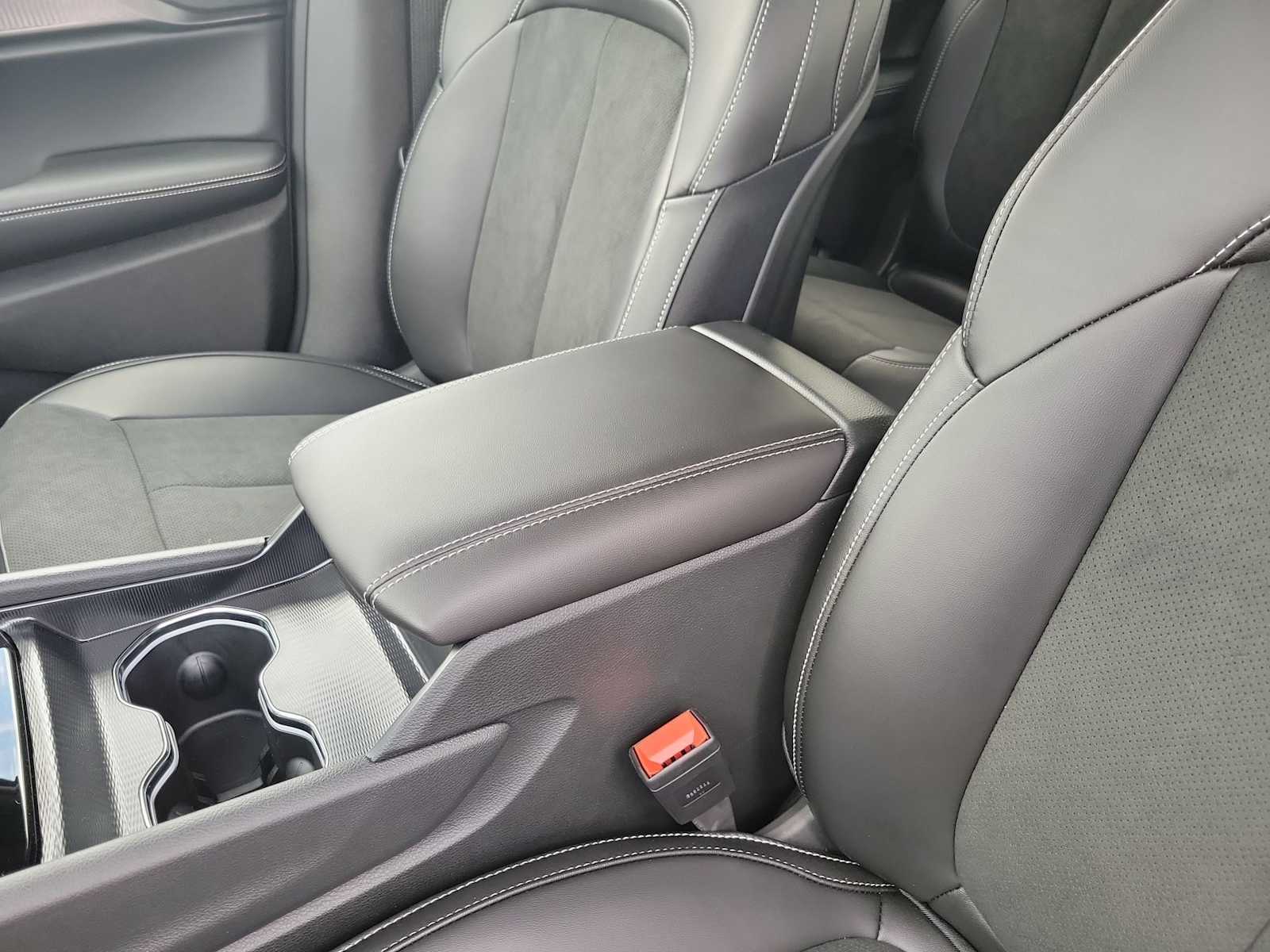 Thumbnail: 2025 Jeep Grand Cherokee L - 16