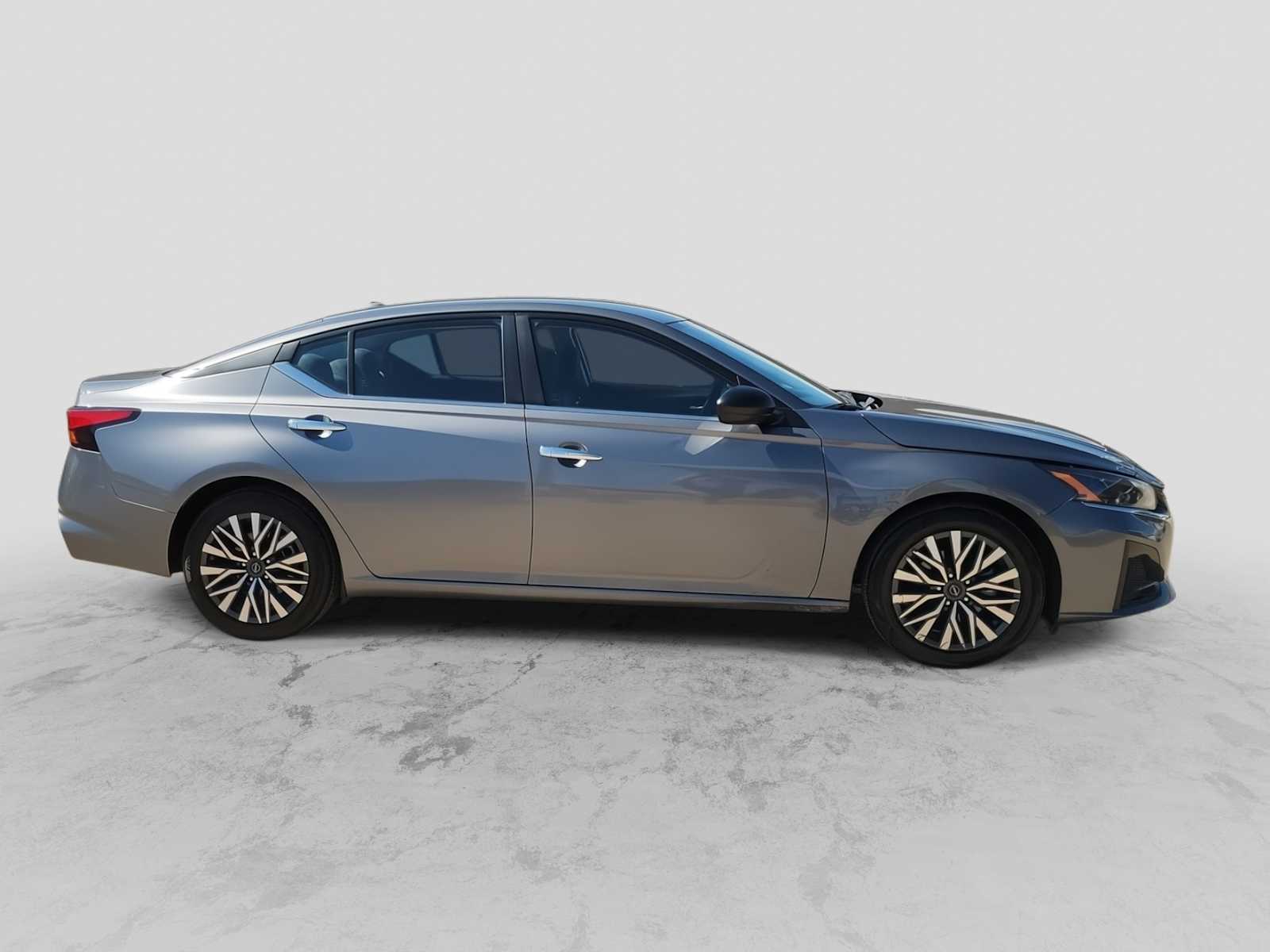 Thumbnail: 2024 Nissan Altima - 9