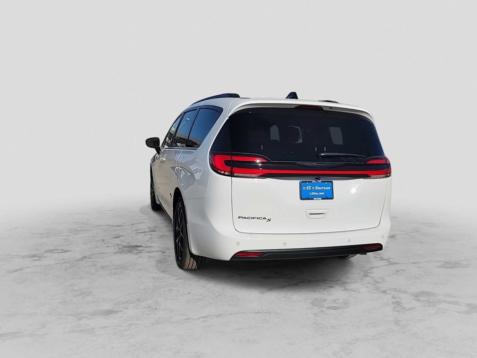 Thumbnail: 2026 Chrysler Pacifica - 8