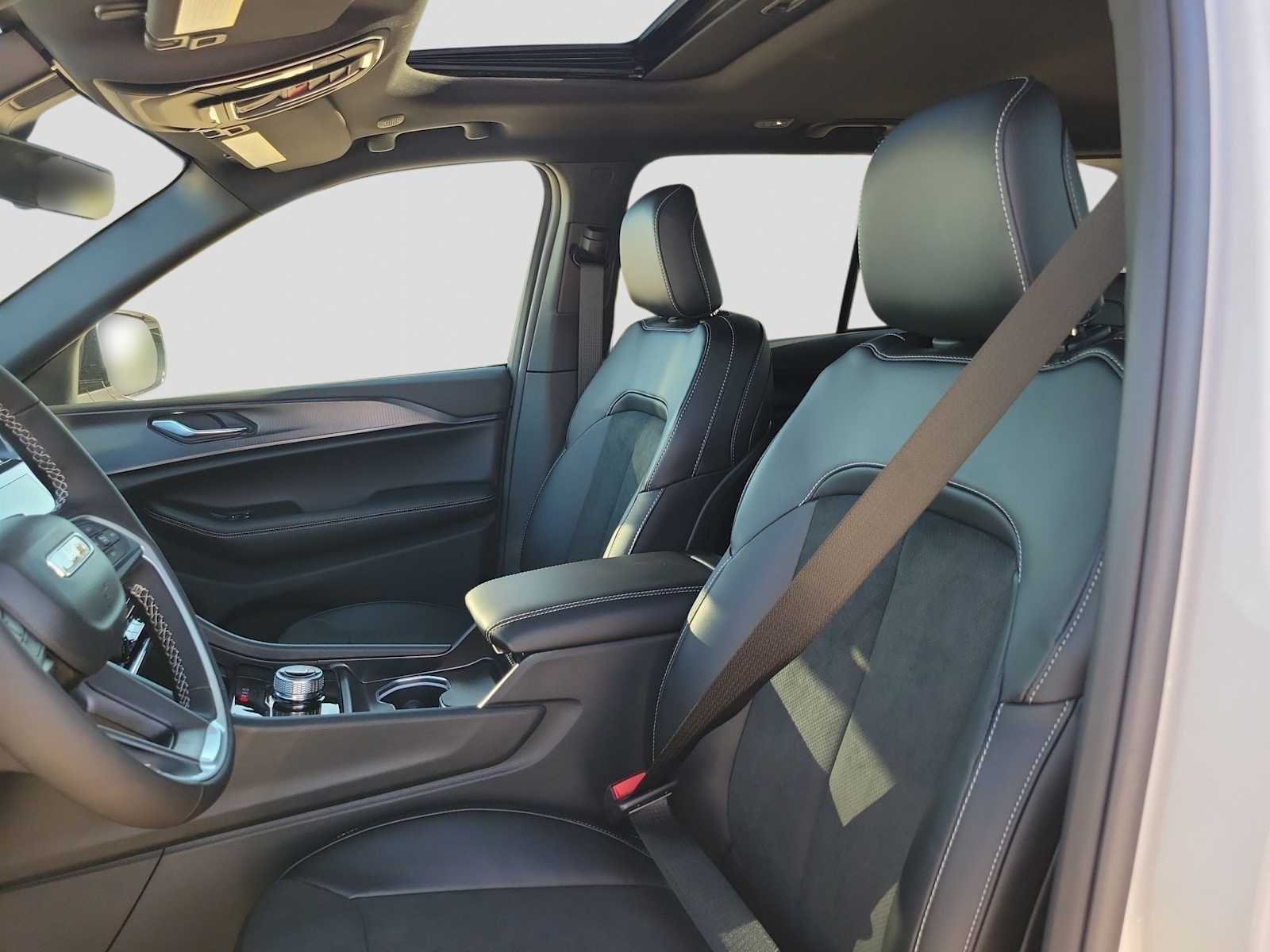 Thumbnail: 2025 Jeep Grand Cherokee - 11