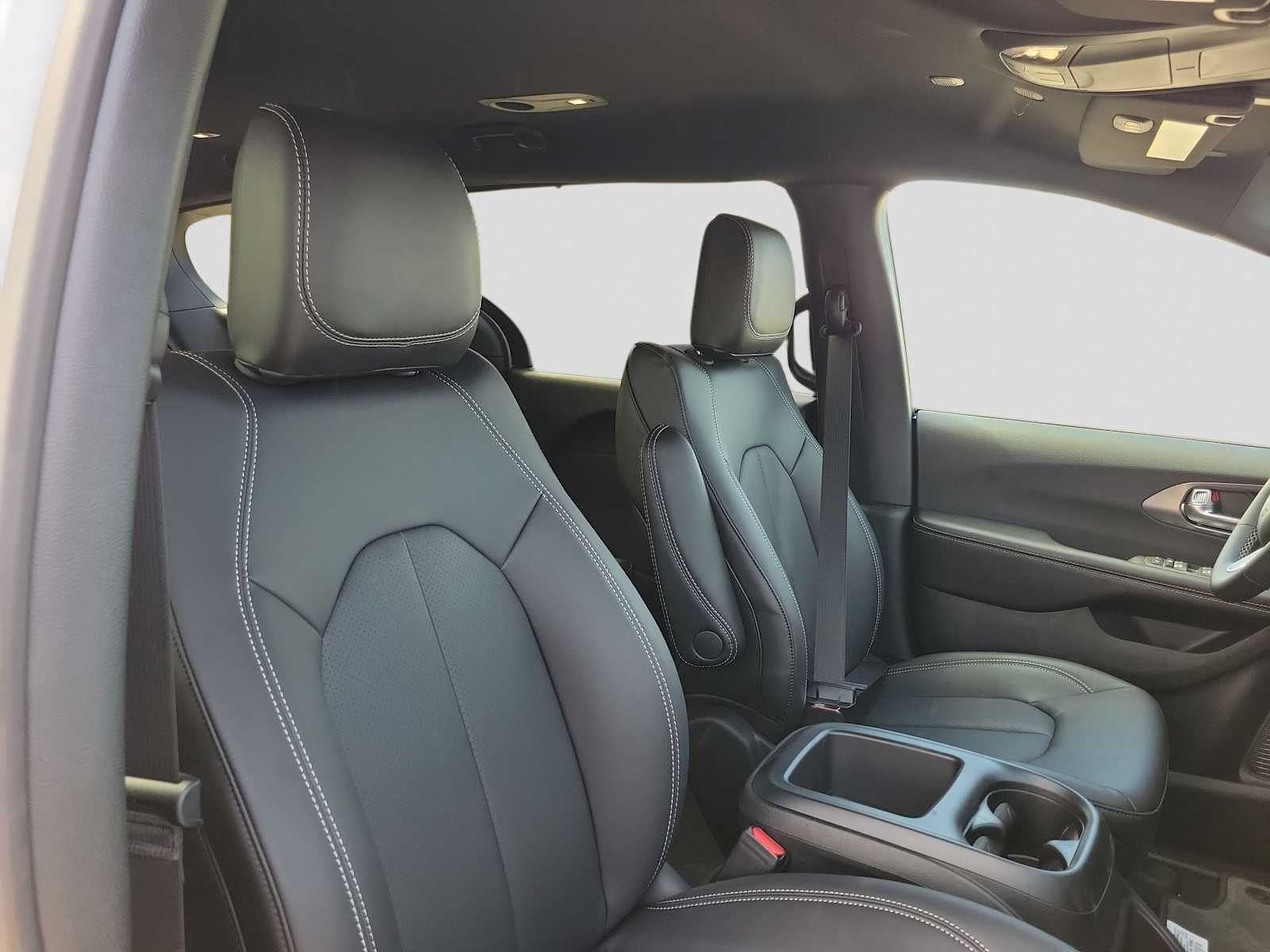 Thumbnail: 2026 Chrysler Pacifica - 18