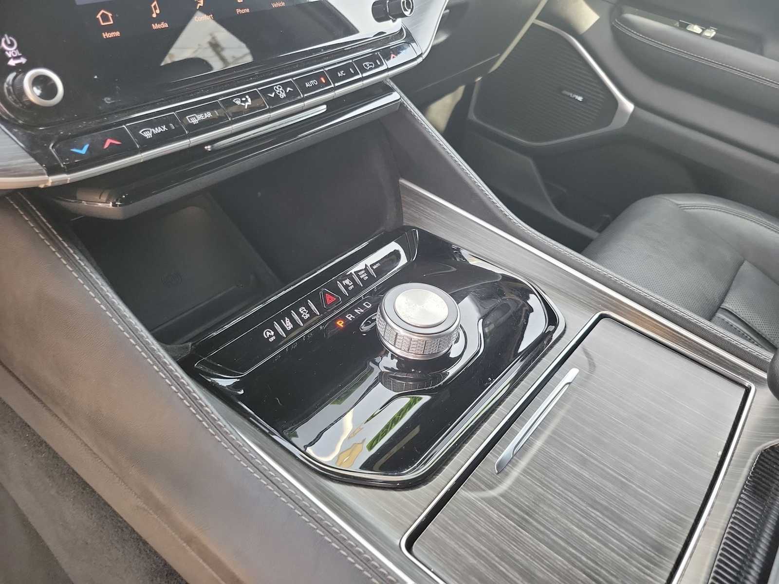 Thumbnail: 2024 Jeep Wagoneer - 21