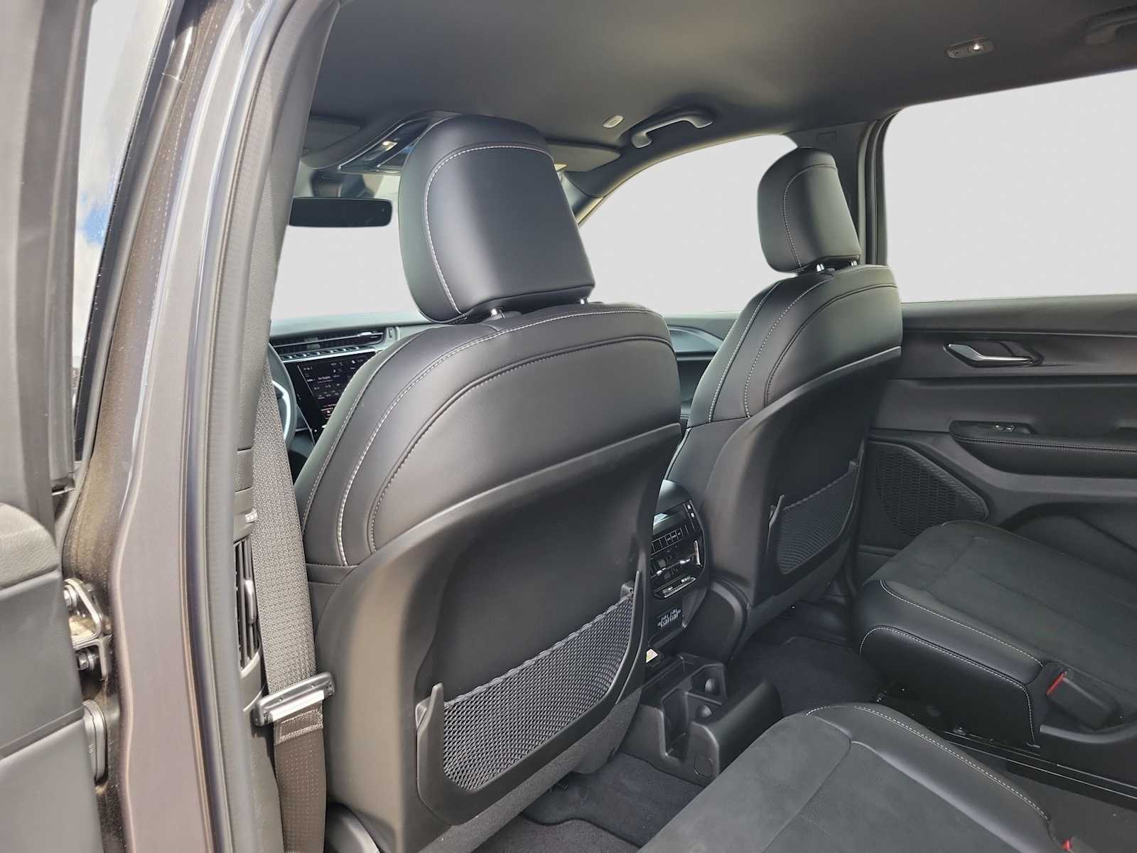 Thumbnail: 2025 Jeep Grand Cherokee L - 12