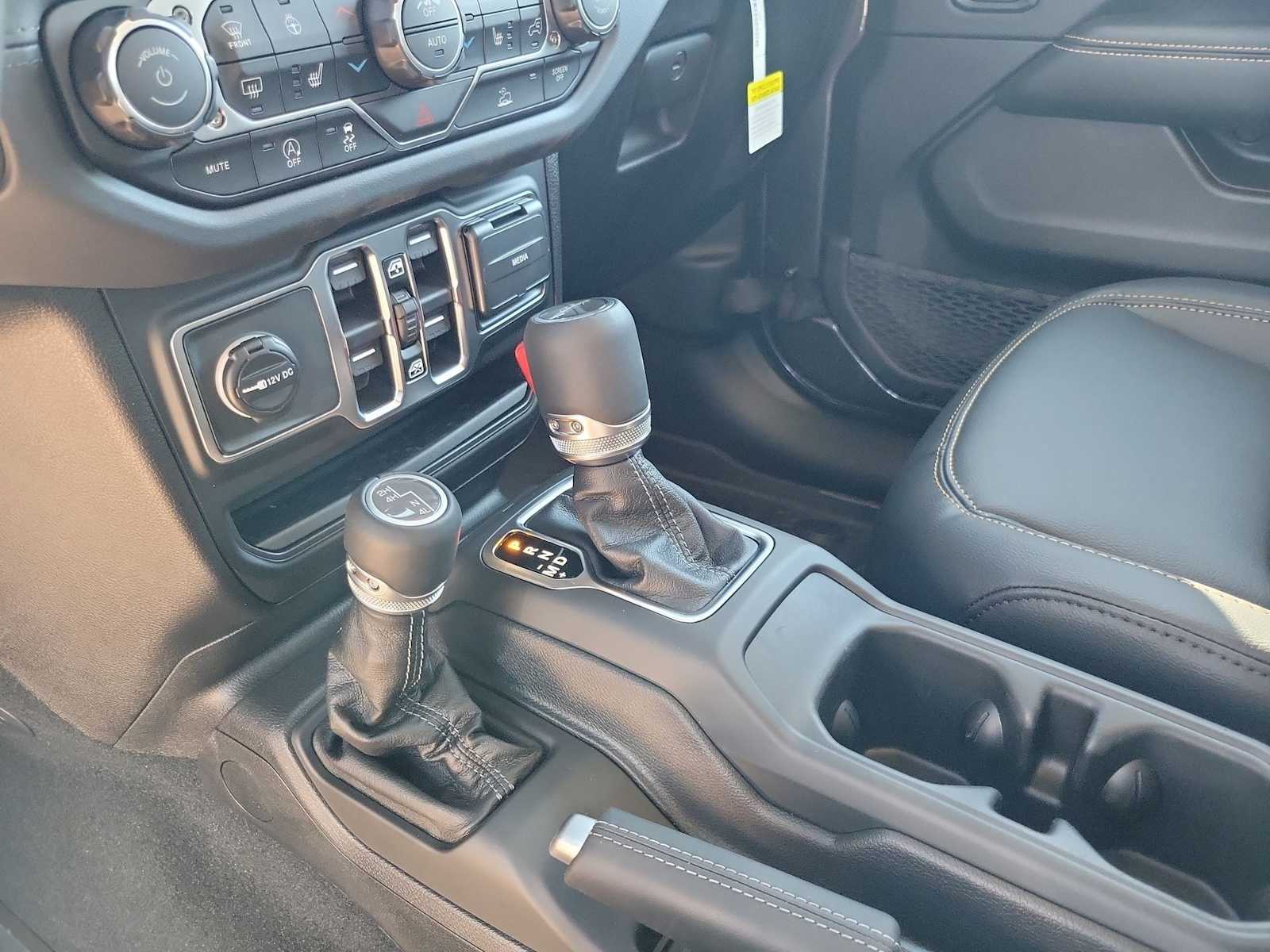 Thumbnail: 2026 Jeep Gladiator - 13