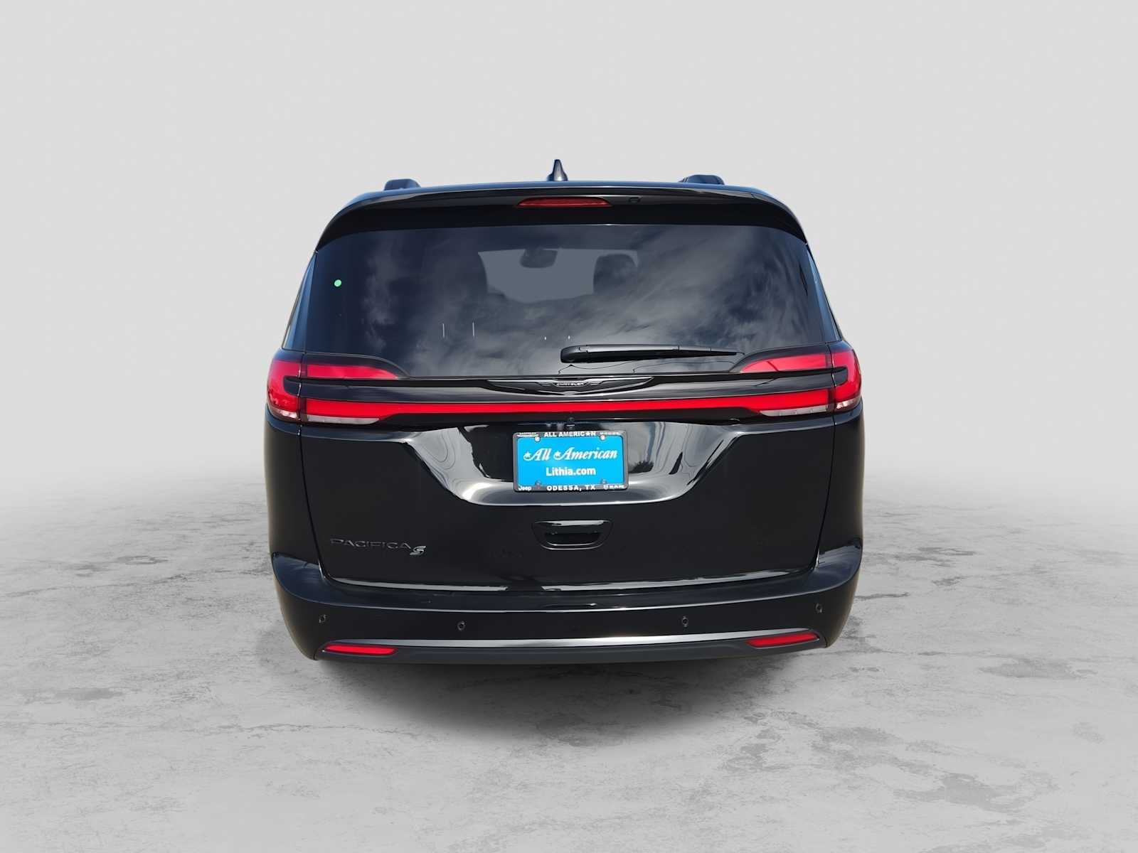 Thumbnail: 2026 Chrysler Pacifica - 5
