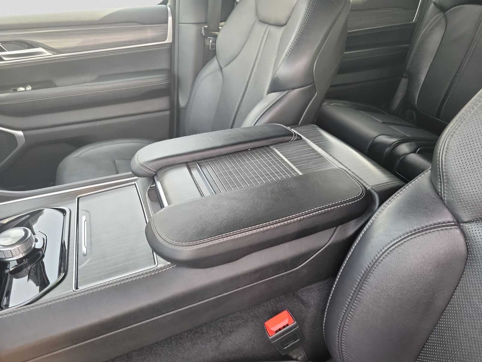 Thumbnail: 2024 Jeep Wagoneer - 20