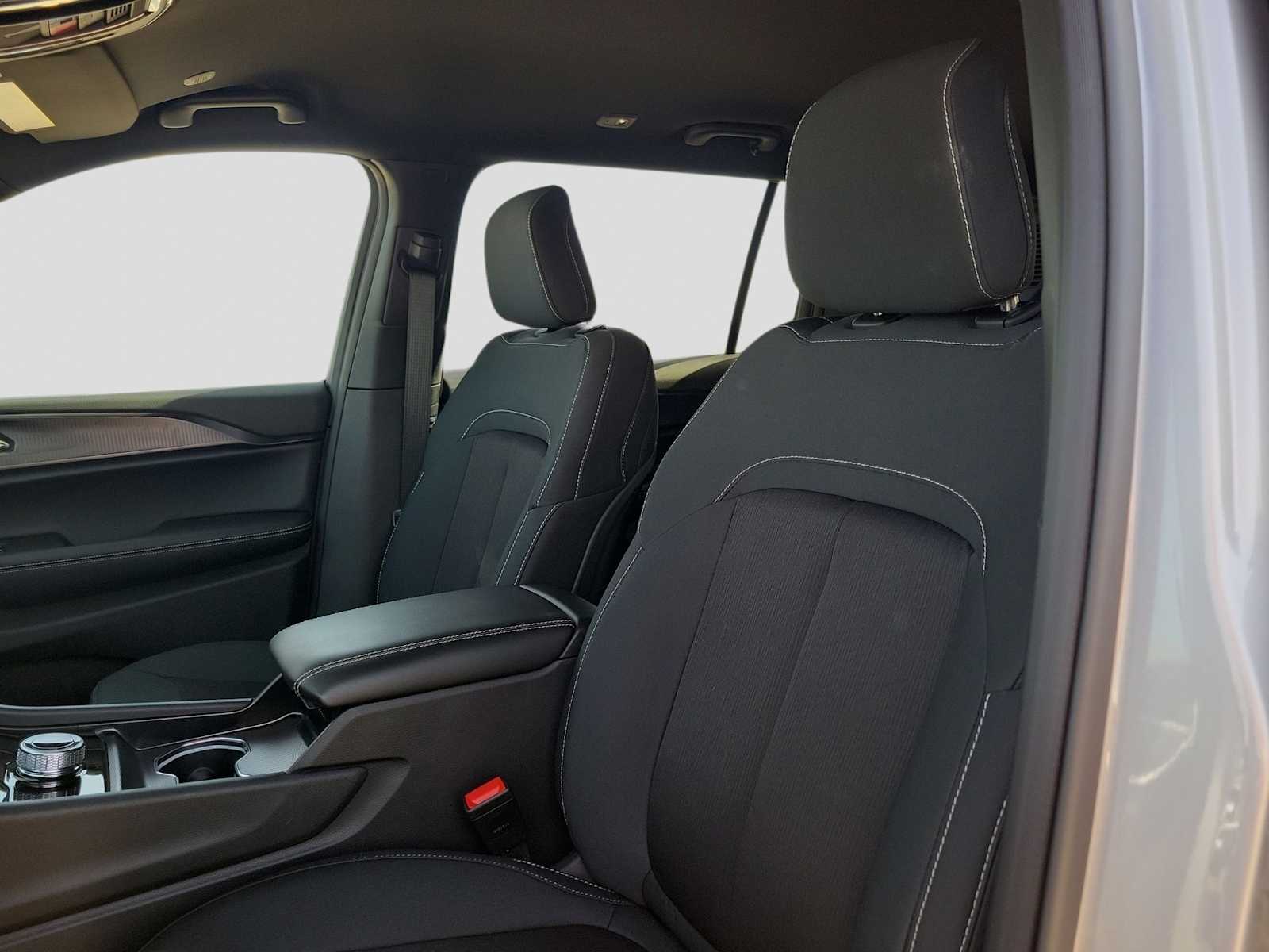 Thumbnail: 2025 Jeep Grand Cherokee L - 7