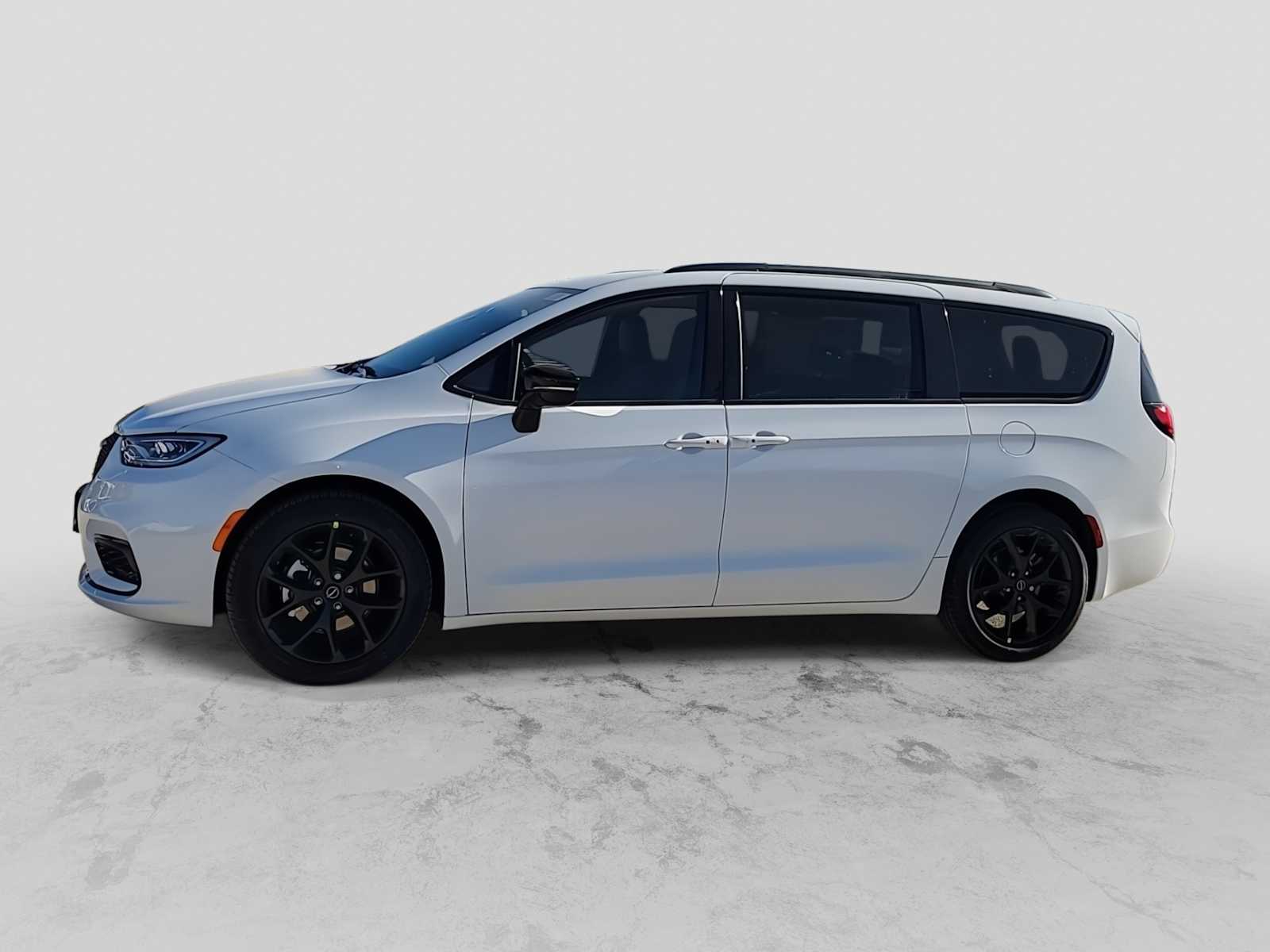 Thumbnail: 2026 Chrysler Pacifica - 6