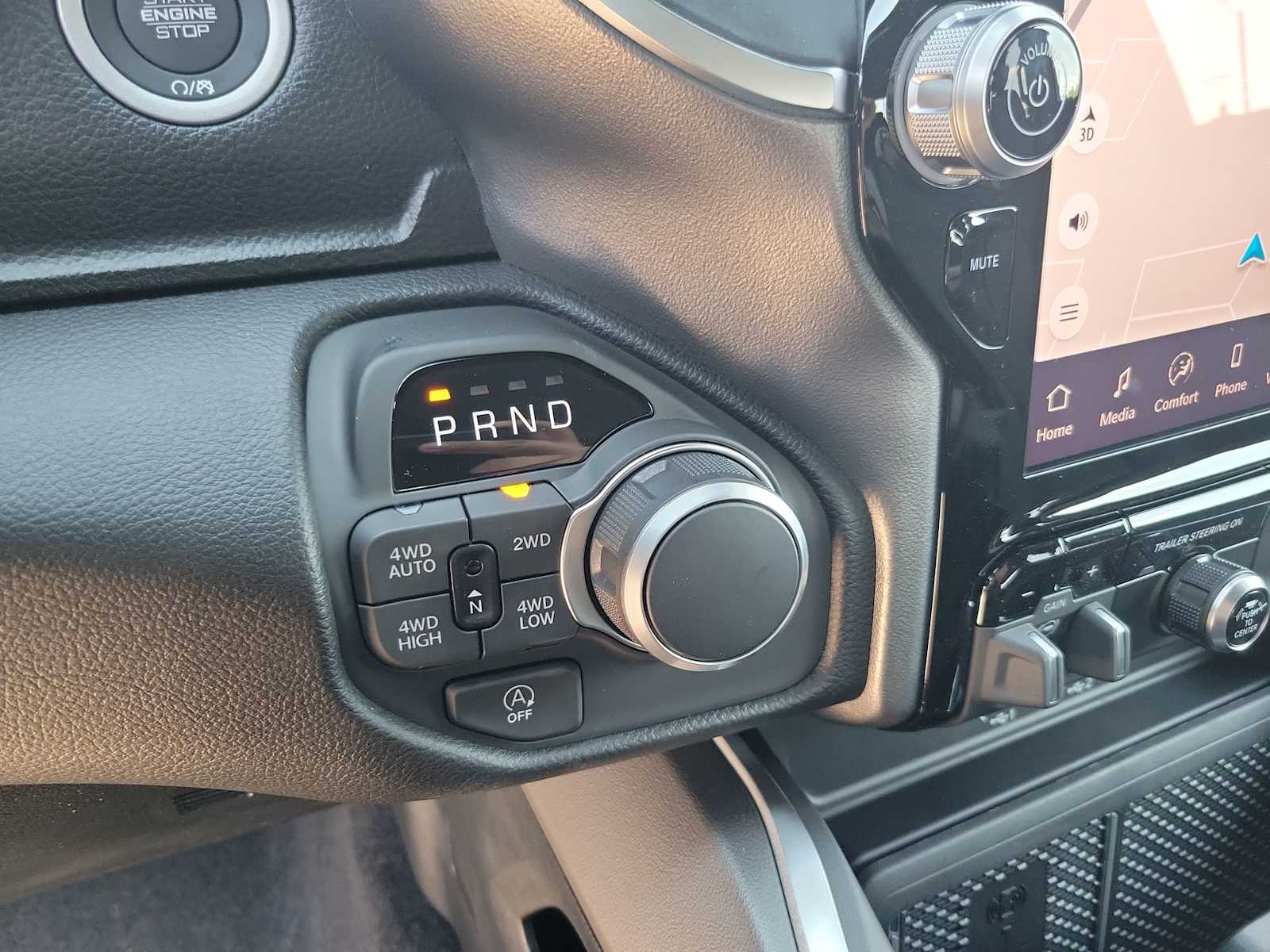 Thumbnail: 2025 RAM 1500 - 17