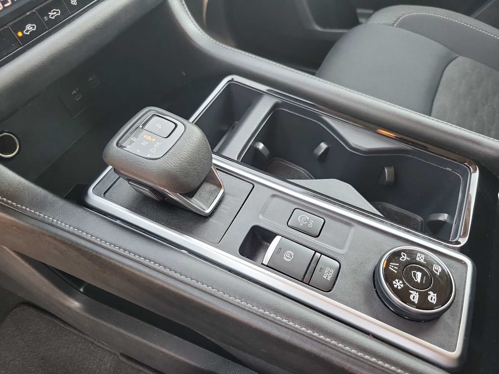 2024 Nissan Pathfinder SV 17