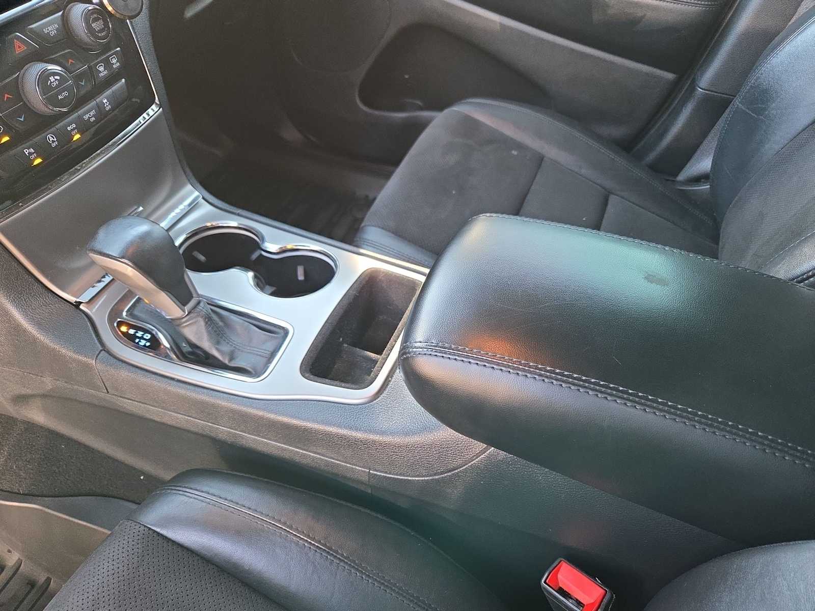 Thumbnail: 2019 Jeep Grand Cherokee - 12