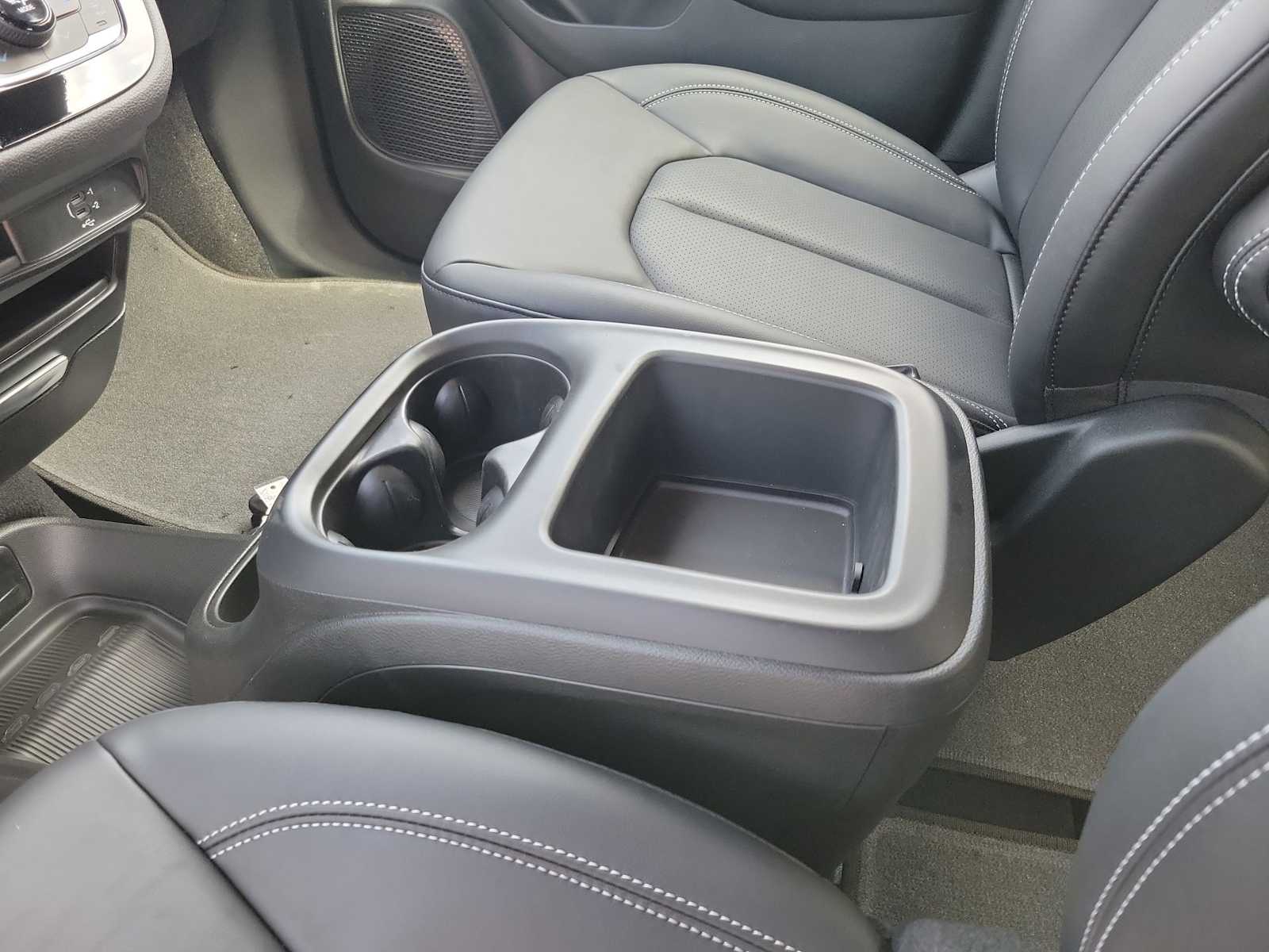 Thumbnail: 2026 Chrysler Pacifica - 20