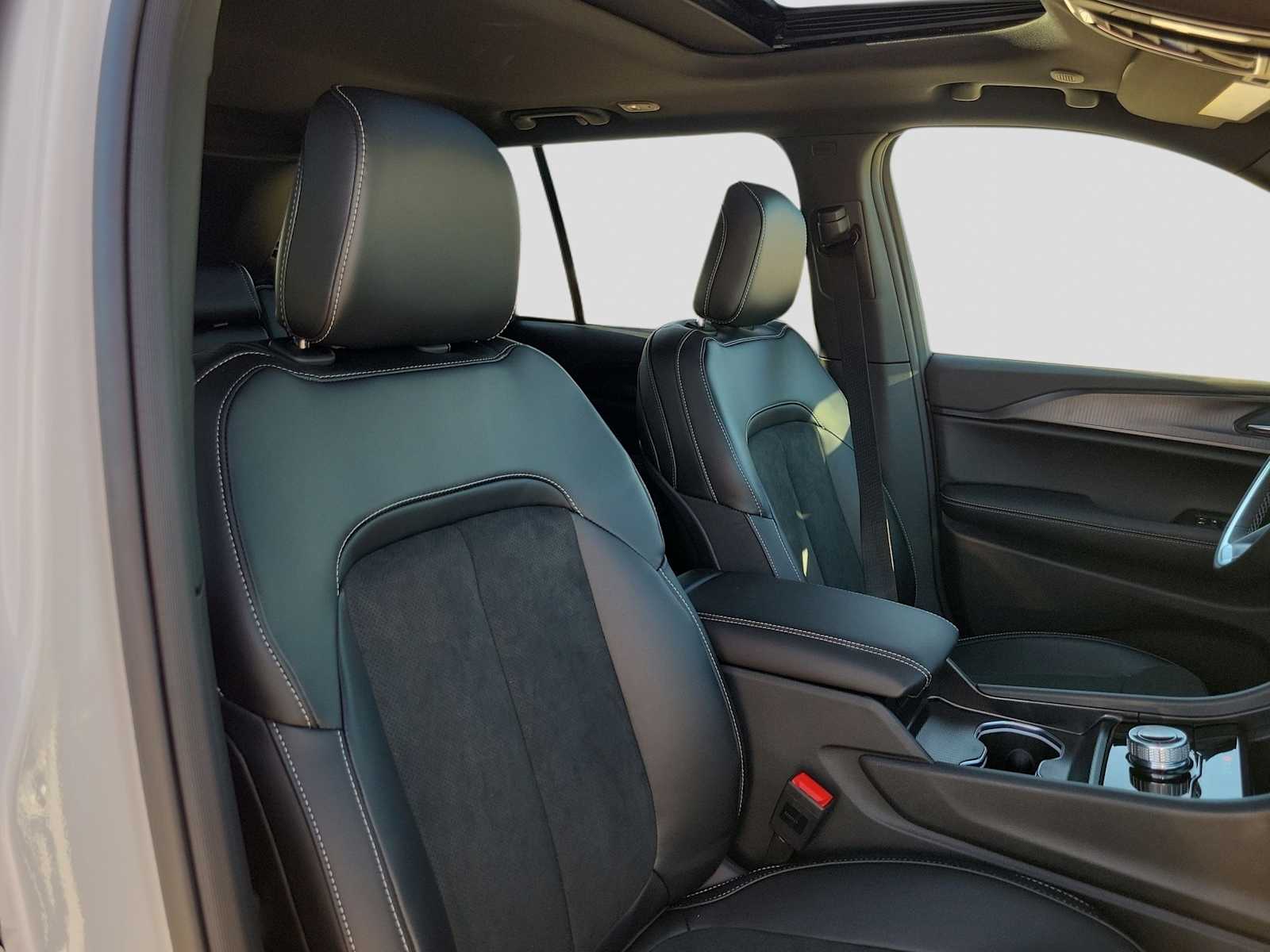 Thumbnail: 2025 Jeep Grand Cherokee - 14