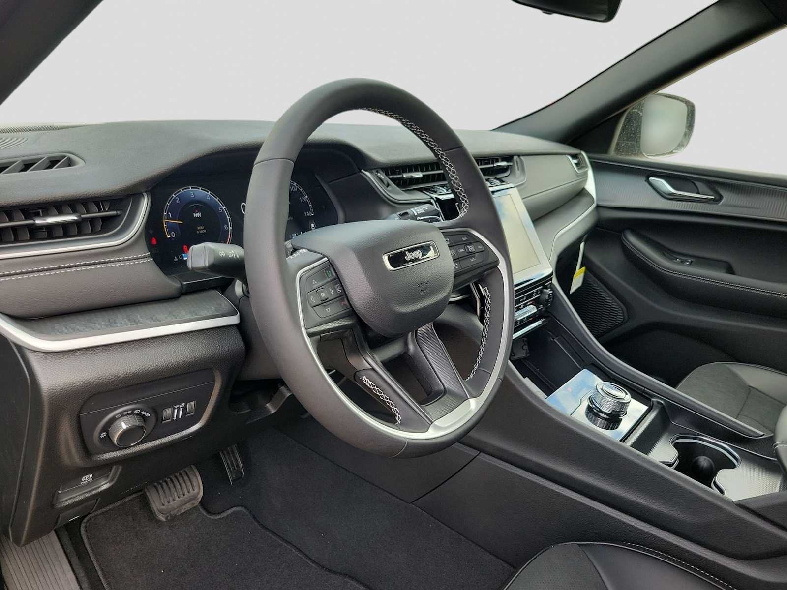 Thumbnail: 2025 Jeep Grand Cherokee L - 2