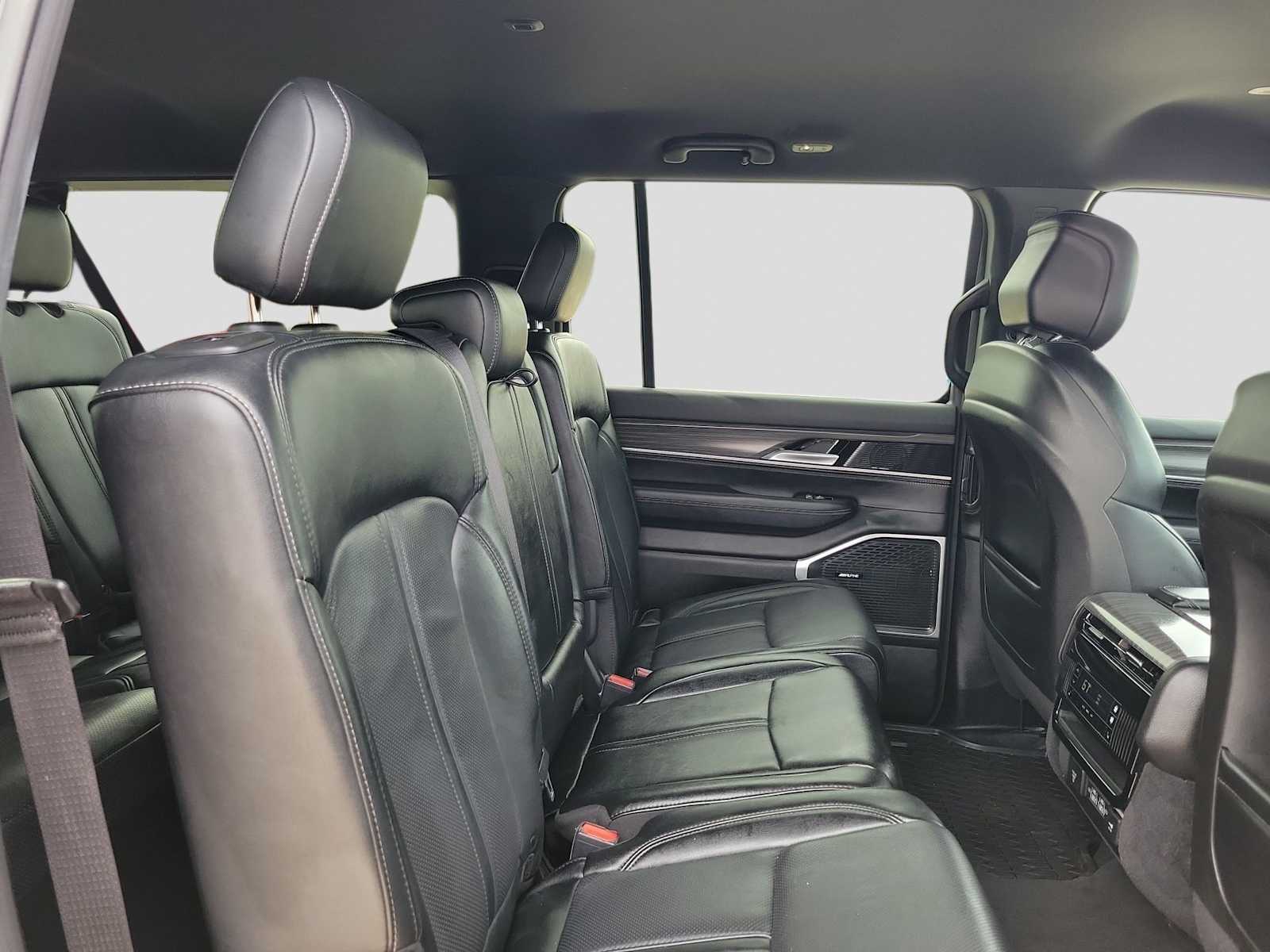 Thumbnail: 2024 Jeep Wagoneer - 17