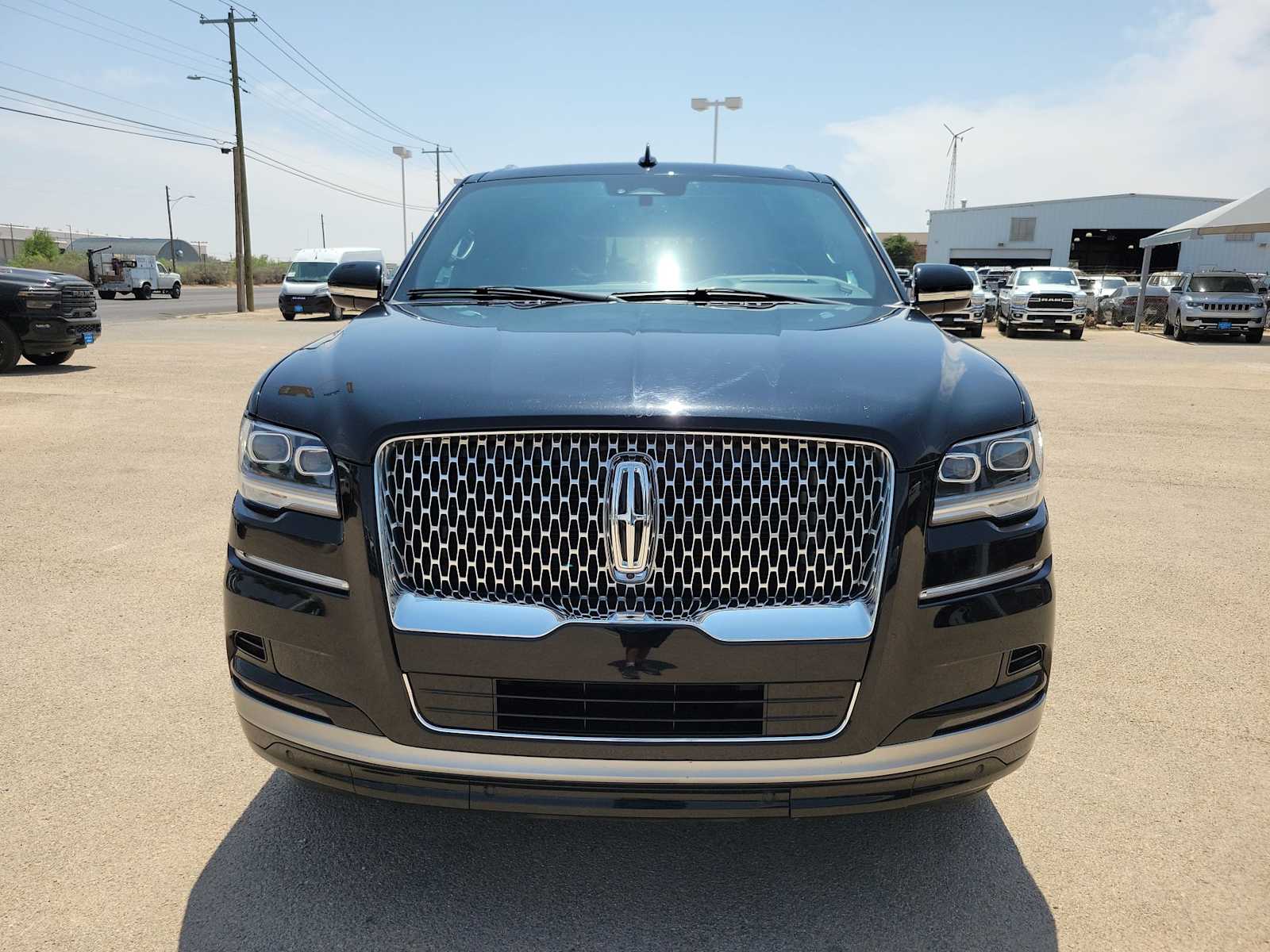 Thumbnail: 2023 Lincoln Navigator L - 6