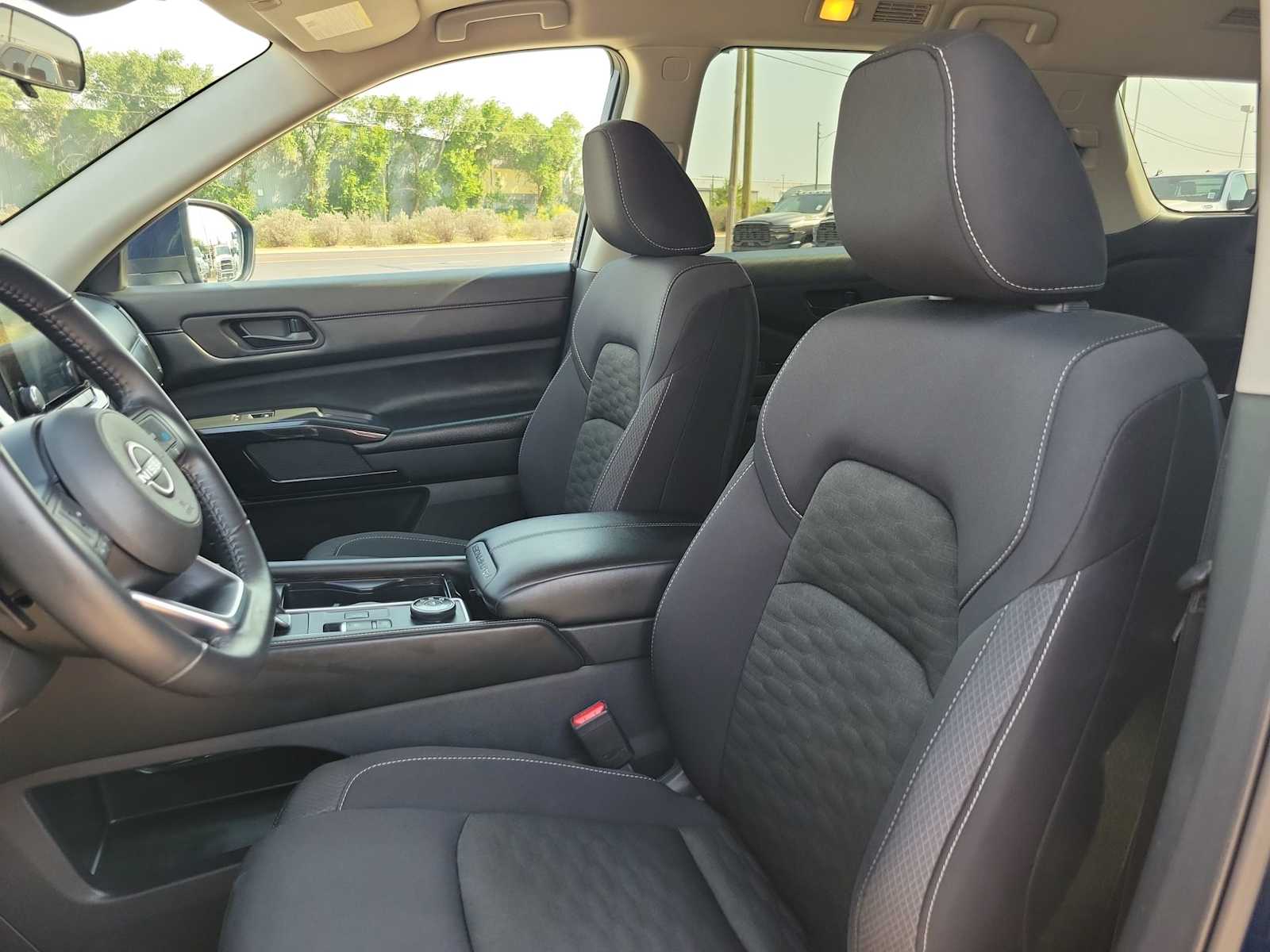 2024 Nissan Pathfinder SV 11