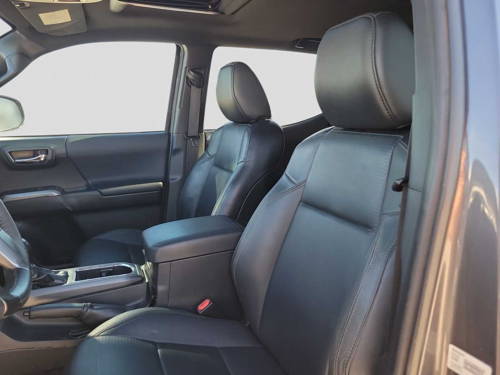 Thumbnail: 2018 Toyota Tacoma - 11